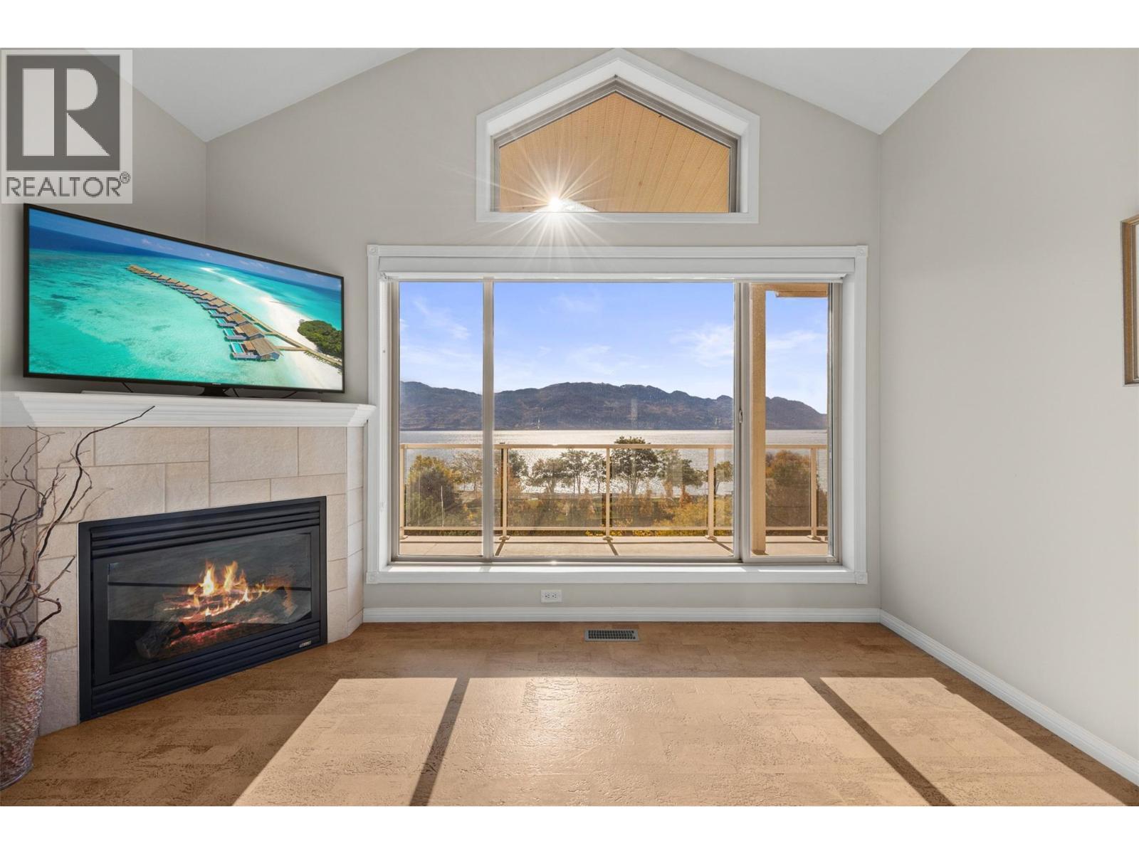 2100 Boucherie Road Unit# 28, West Kelowna, BC - Indoor Photo Showing Other Room With Fireplace