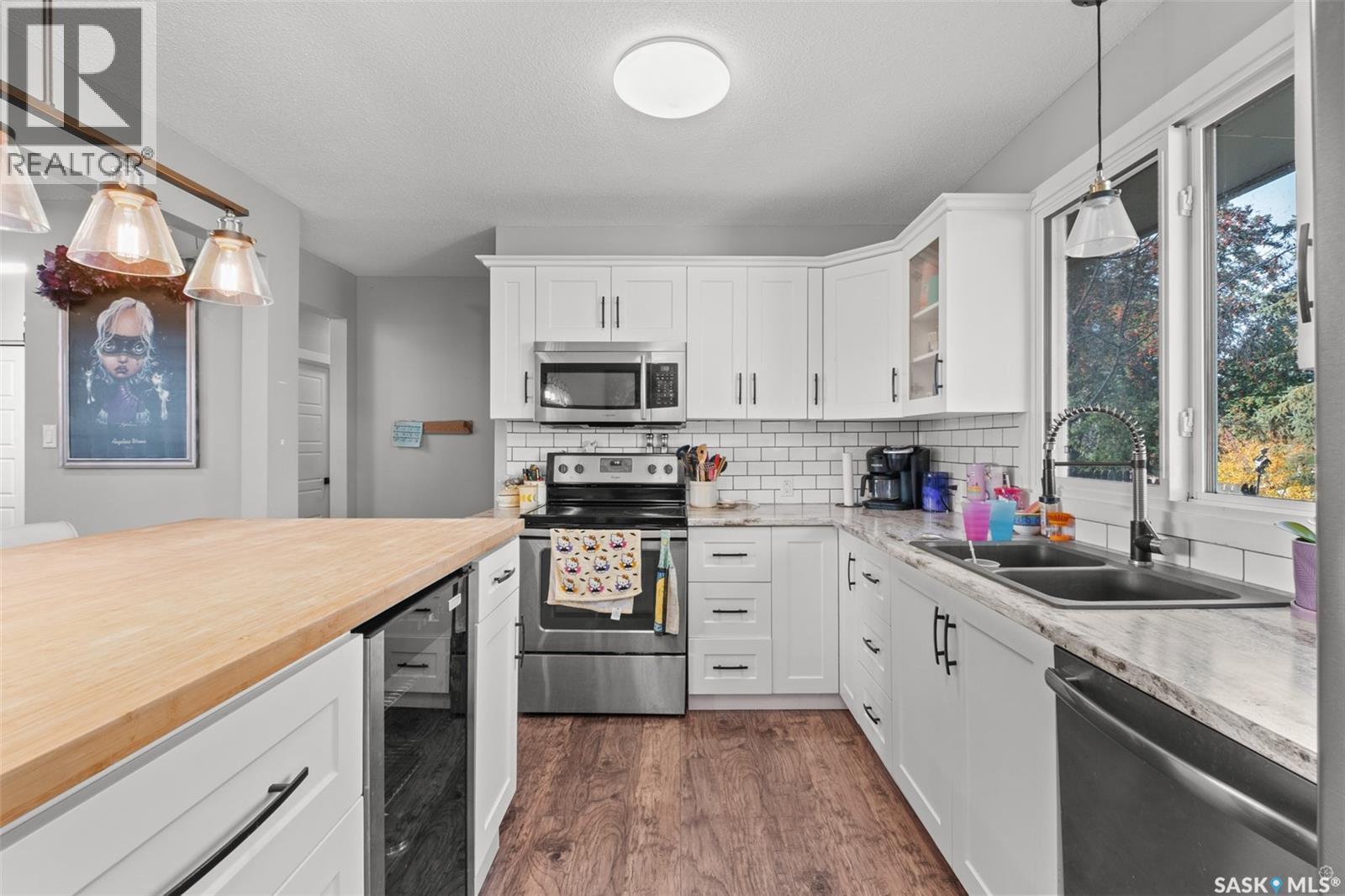 724 Eastwood Street, Prince Albert, SK - Indoor Photo Showing Kitchen With Double Sink