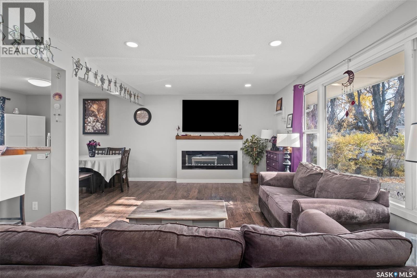 724 Eastwood Street, Prince Albert, SK - Indoor Photo Showing Living Room With Fireplace