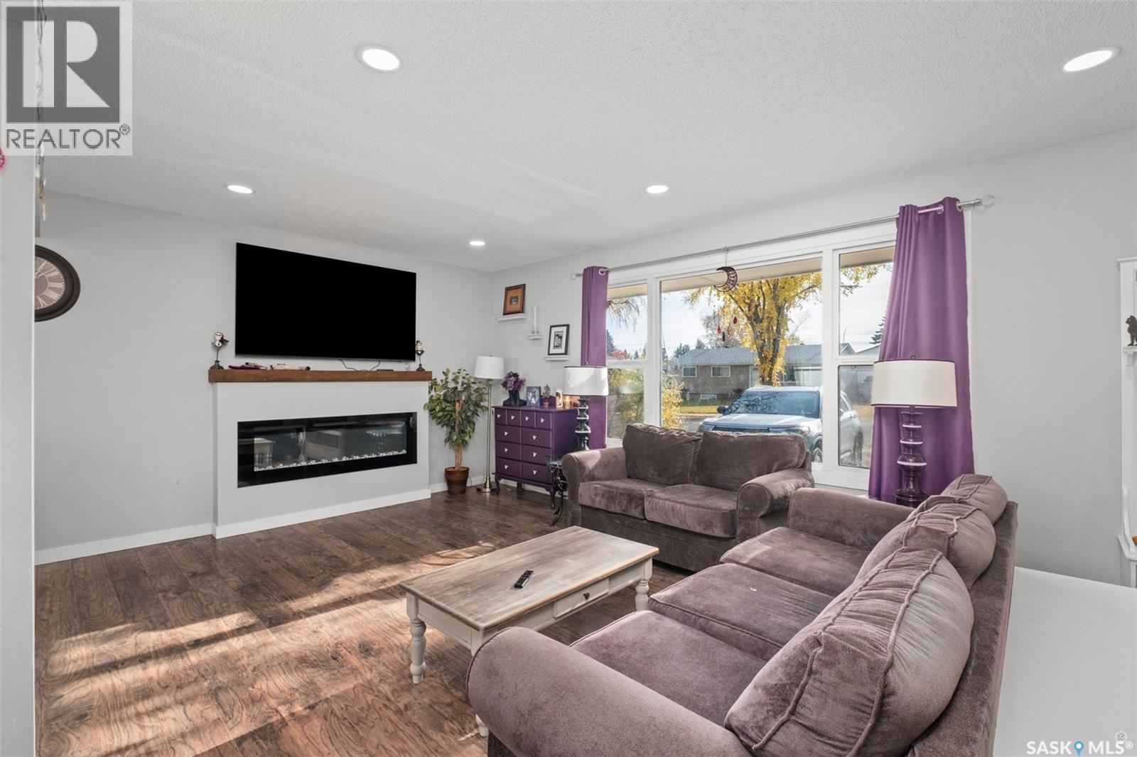 724 Eastwood Street, Prince Albert, SK - Indoor Photo Showing Living Room With Fireplace