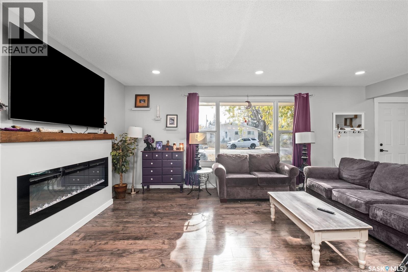 724 Eastwood Street, Prince Albert, SK - Indoor Photo Showing Living Room With Fireplace