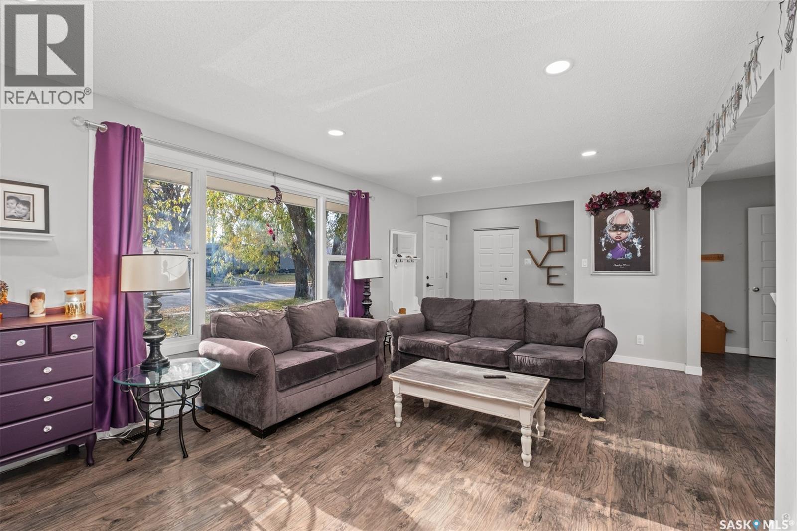 724 Eastwood Street, Prince Albert, SK - Indoor Photo Showing Living Room