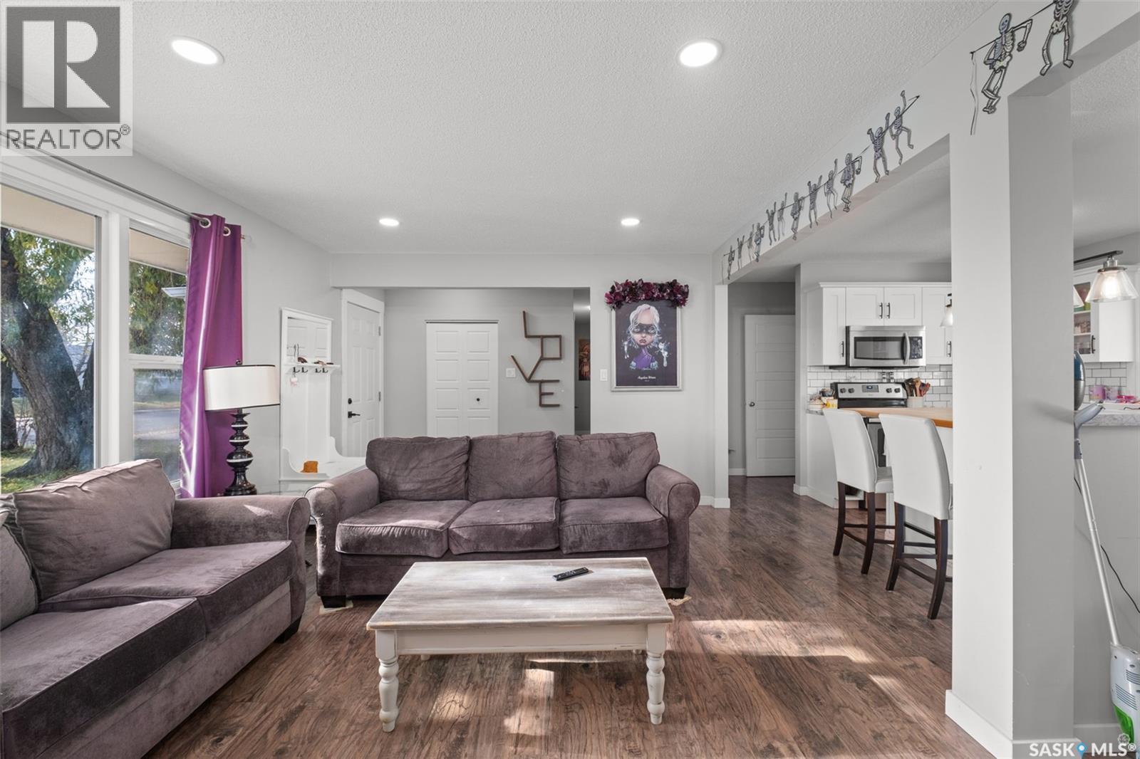 724 Eastwood Street, Prince Albert, SK - Indoor Photo Showing Living Room