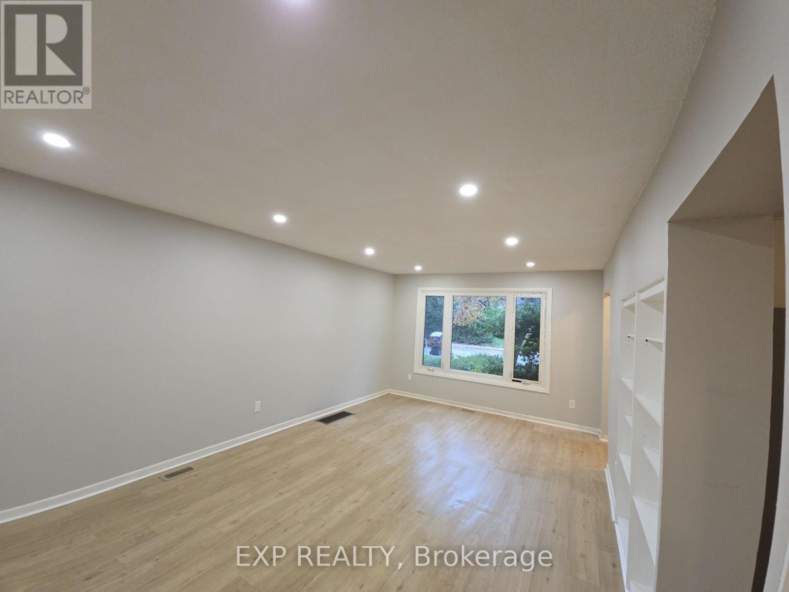 Main Level - 89 Wellington Street E, Brampton, ON - Indoor Photo Showing Other Room