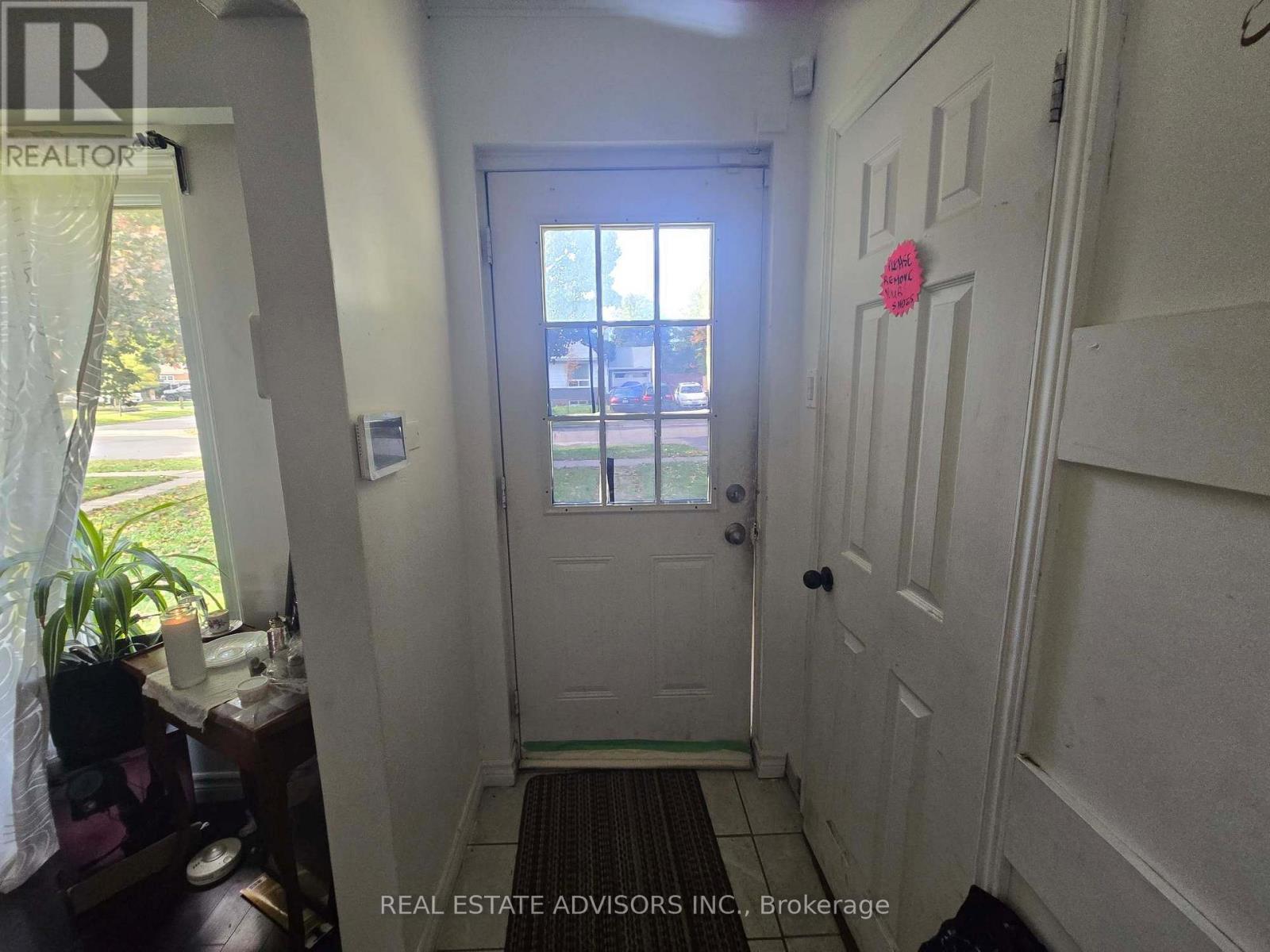 65 Moncrieff Drive, Toronto, ON - Indoor Photo Showing Other Room