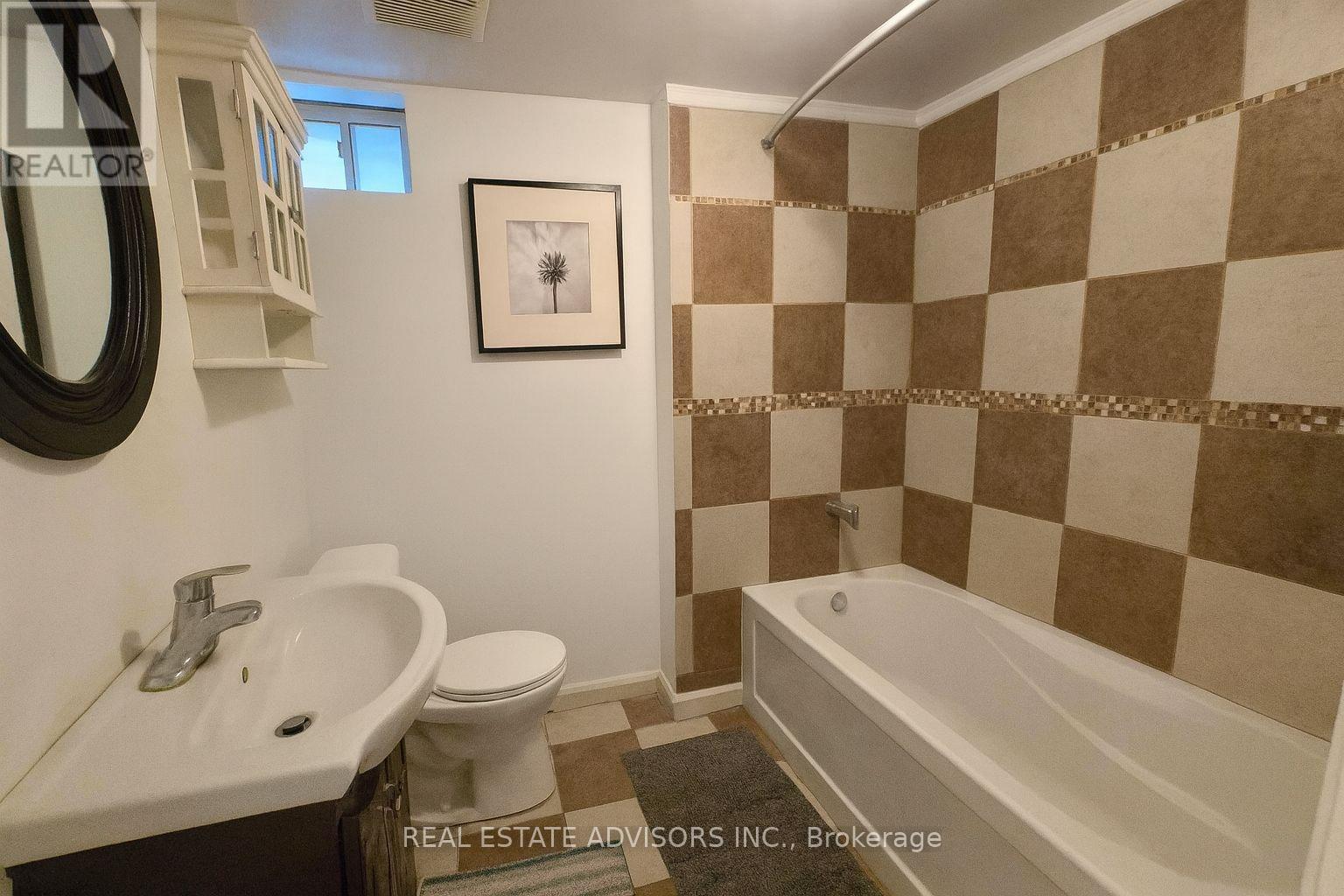 65 Moncrieff Drive, Toronto, ON - Indoor Photo Showing Bathroom
