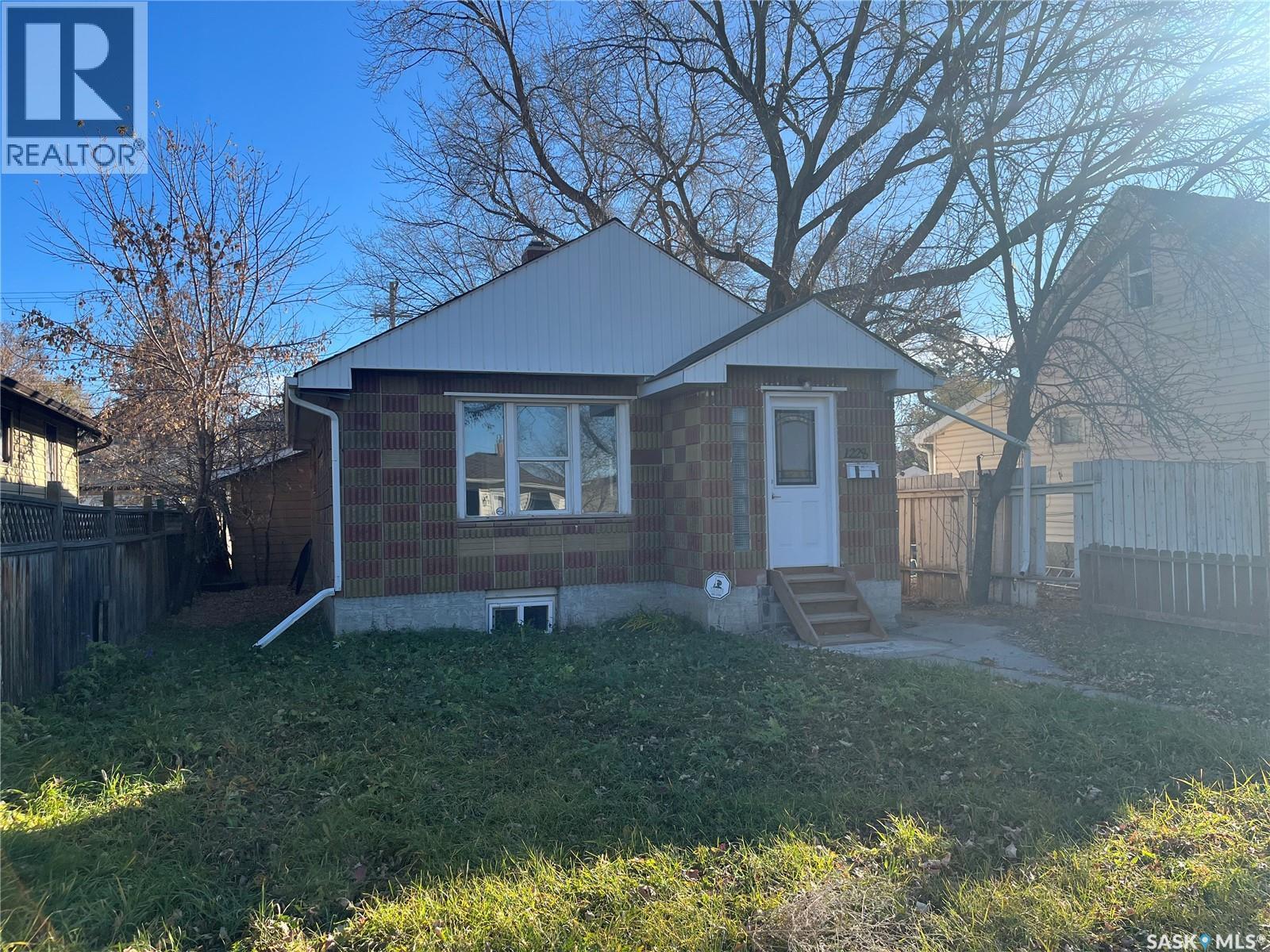 1228 1St Avenue N, Saskatoon, SK - Outdoor