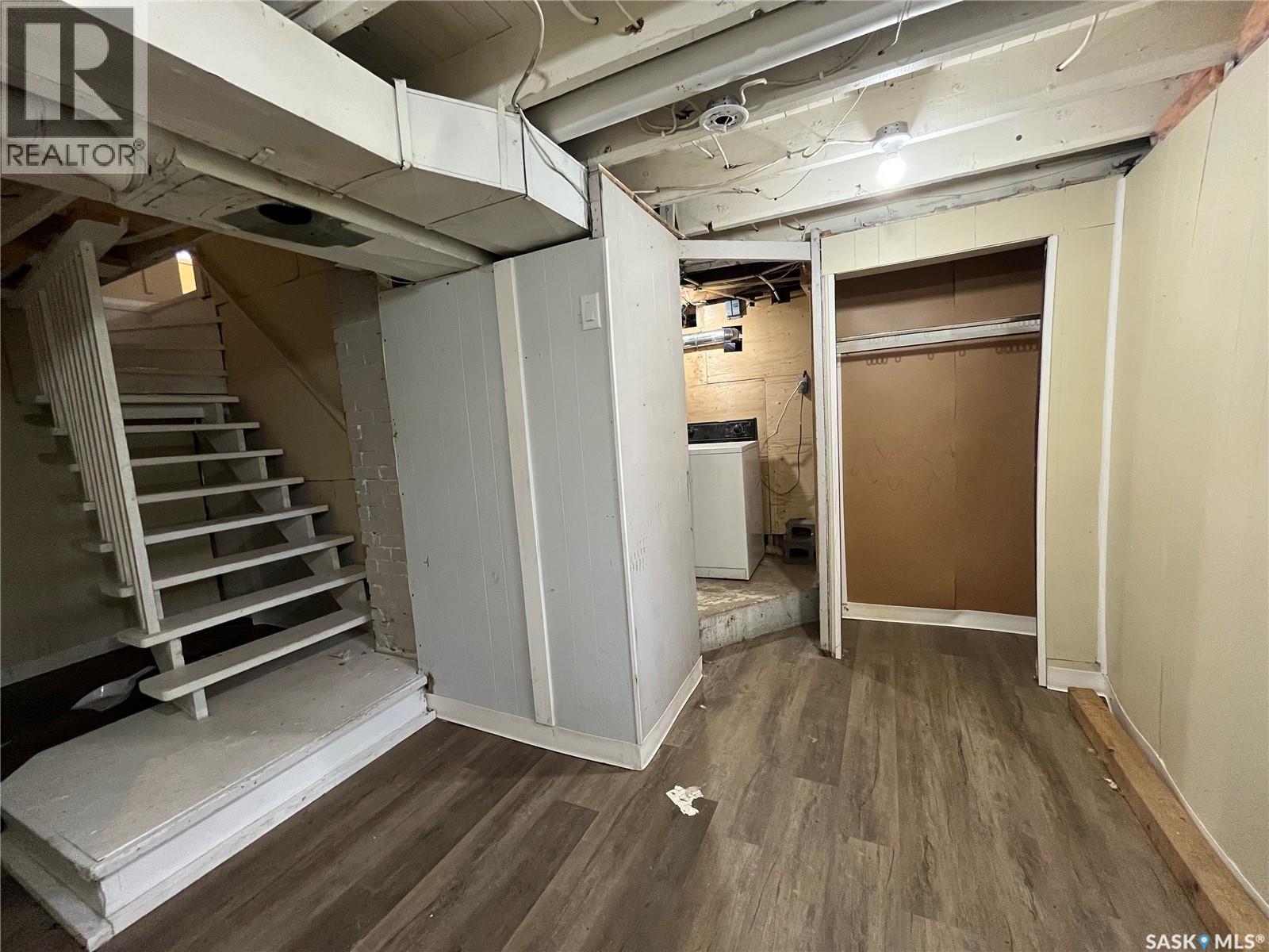 1228 1St Avenue N, Saskatoon, SK - Indoor