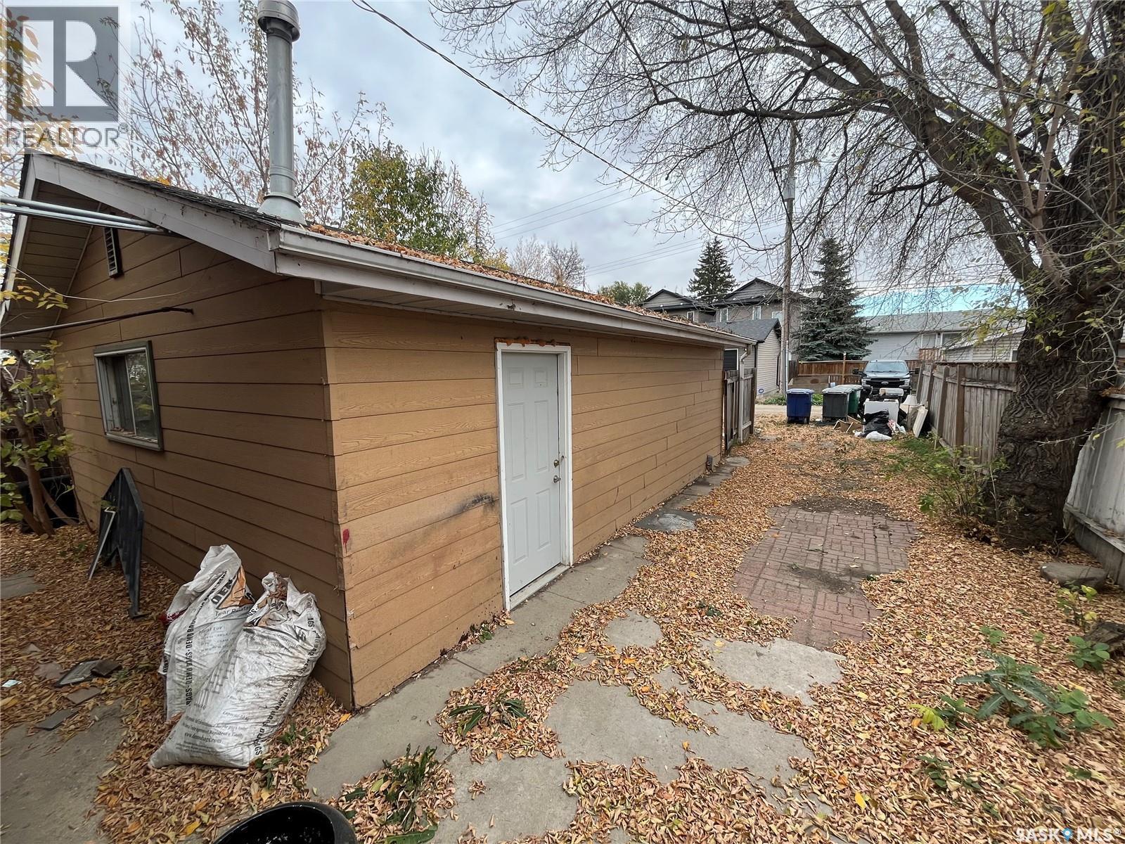 1228 1St Avenue N, Saskatoon, SK - Outdoor With Exterior