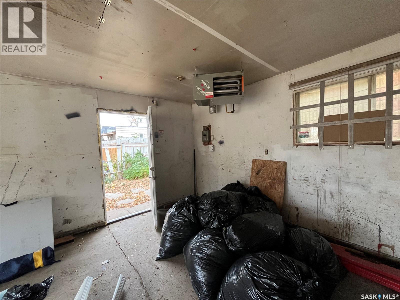 1228 1St Avenue N, Saskatoon, SK - Indoor