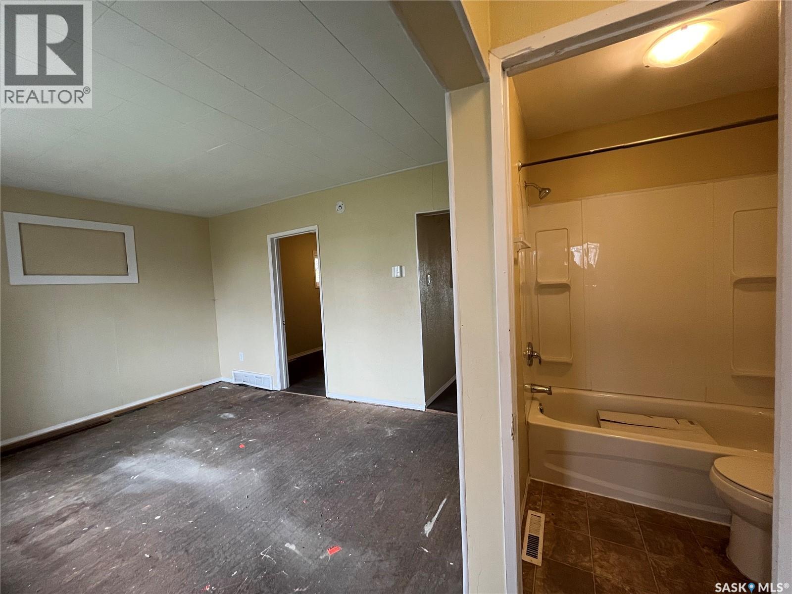 1228 1St Avenue N, Saskatoon, SK - Indoor