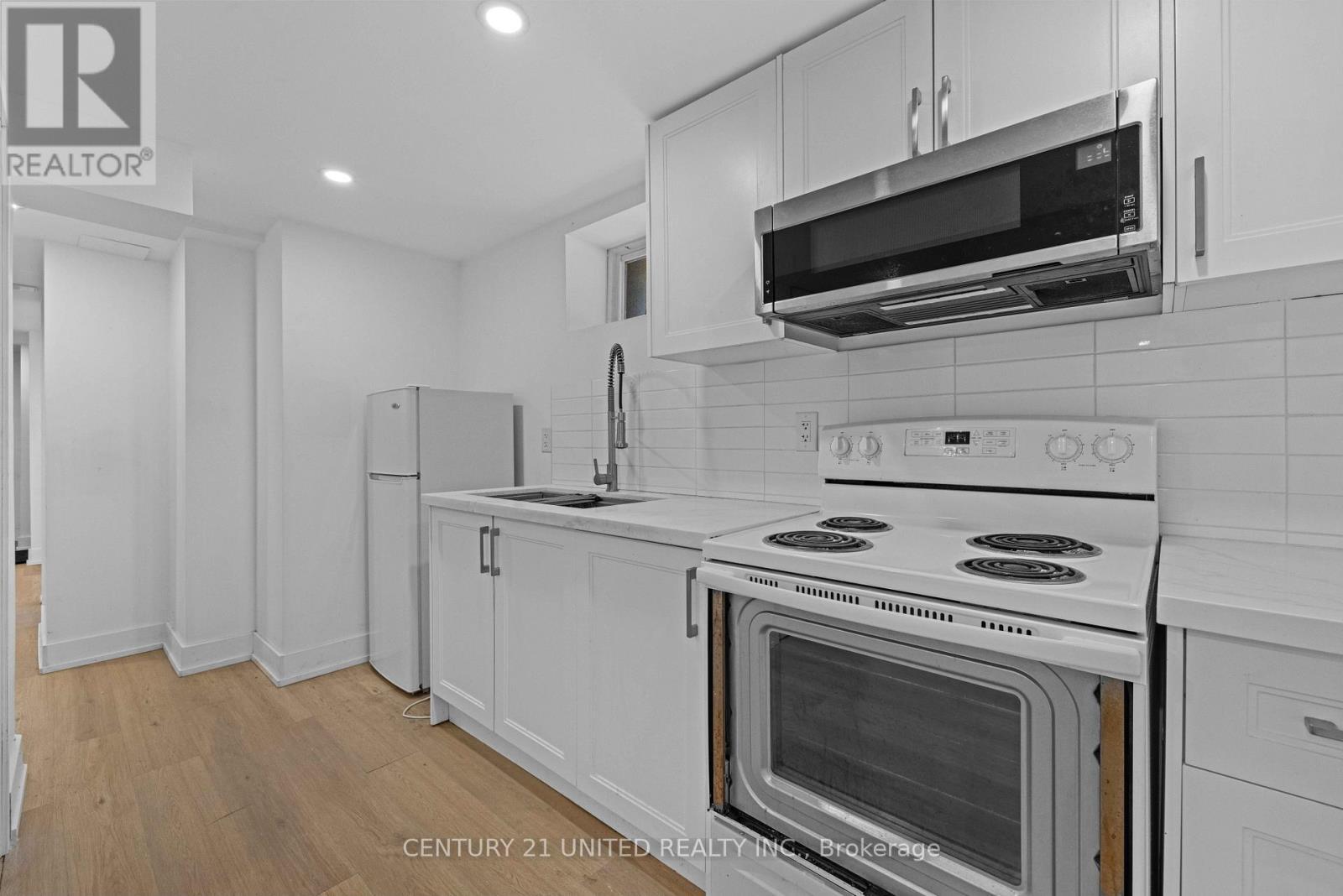 567 O'Connell Road, Peterborough (Otonabee Ward 1), ON - Indoor Photo Showing Kitchen
