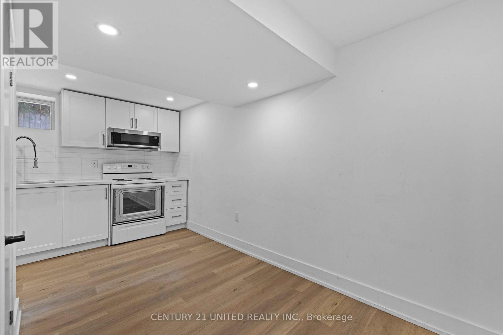 567 O'Connell Road, Peterborough (Otonabee Ward 1), ON - Indoor Photo Showing Kitchen