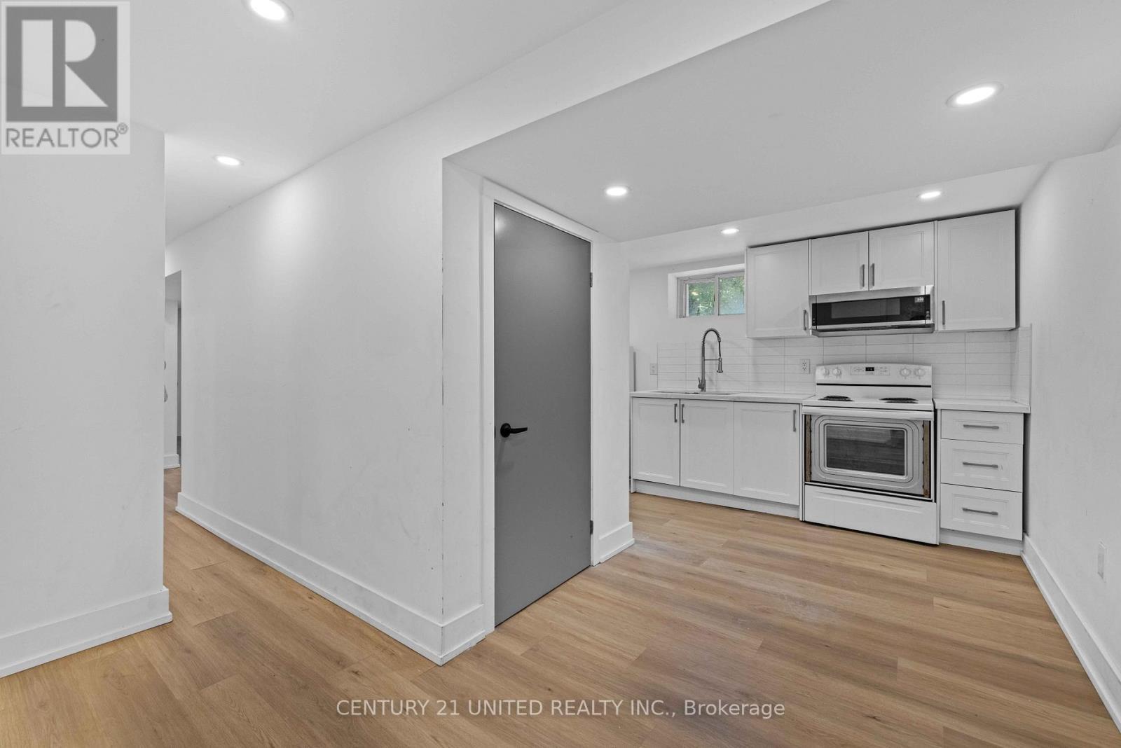 567 O'Connell Road, Peterborough (Otonabee Ward 1), ON - Indoor Photo Showing Kitchen