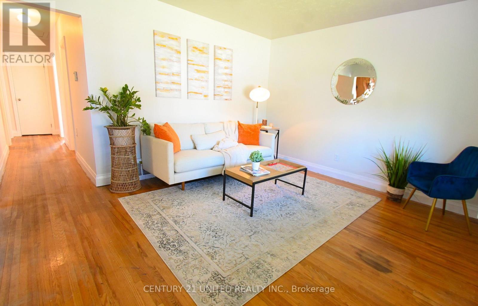 567 O'Connell Road, Peterborough (Otonabee Ward 1), ON - Indoor Photo Showing Living Room