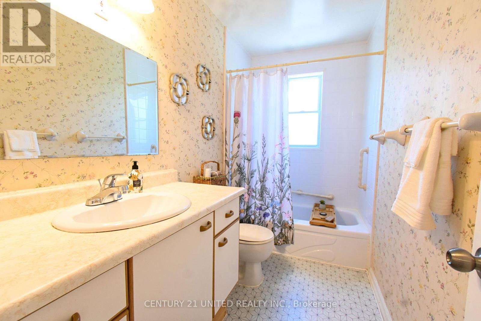 567 O'Connell Road, Peterborough (Otonabee Ward 1), ON - Indoor Photo Showing Bathroom