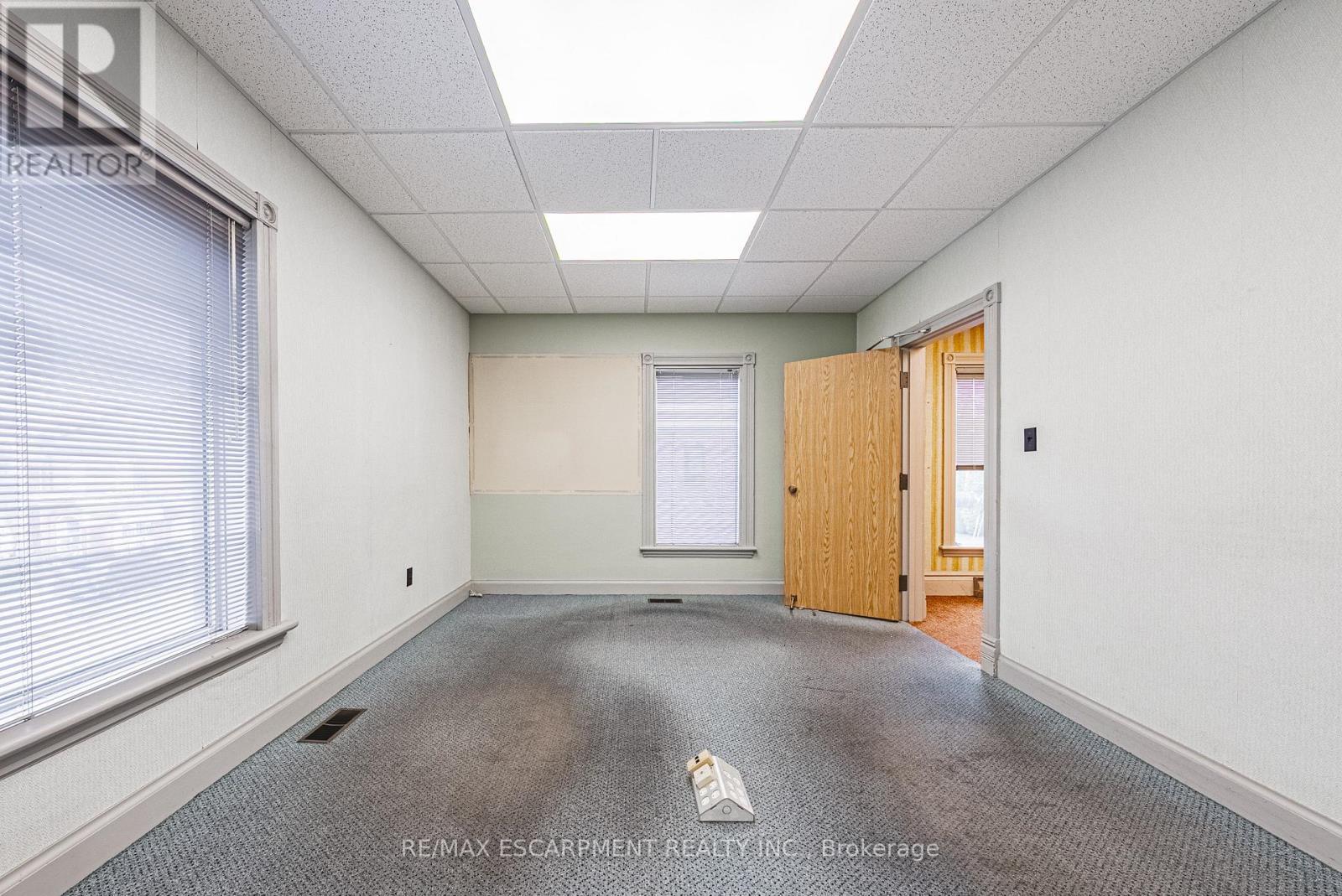 120 Catharine Street S, Hamilton, ON