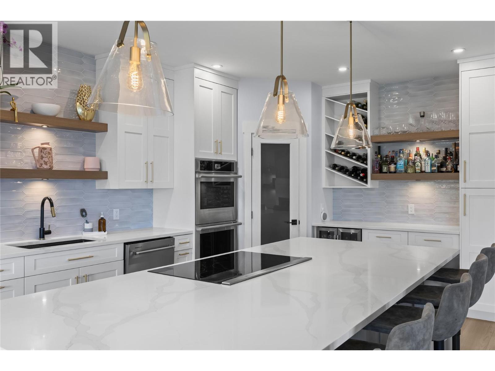 408 Quilchena Crescent, Kelowna, BC - Indoor Photo Showing Kitchen With Upgraded Kitchen