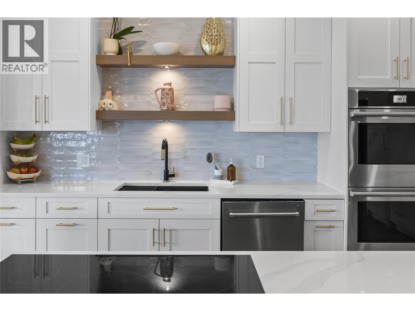 408 Quilchena Crescent, Kelowna, BC - Indoor Photo Showing Kitchen With Upgraded Kitchen