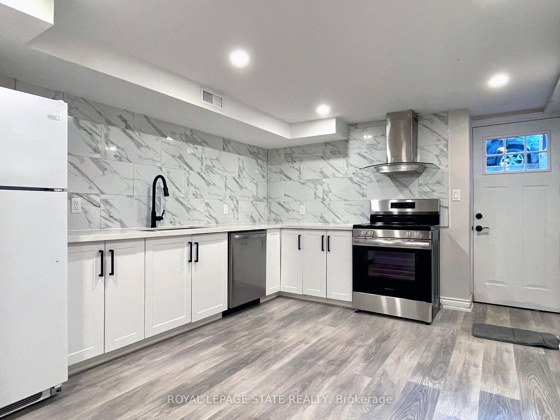Bsmt-360 Cannon Street, Hamilton, ON - Indoor Photo Showing Kitchen