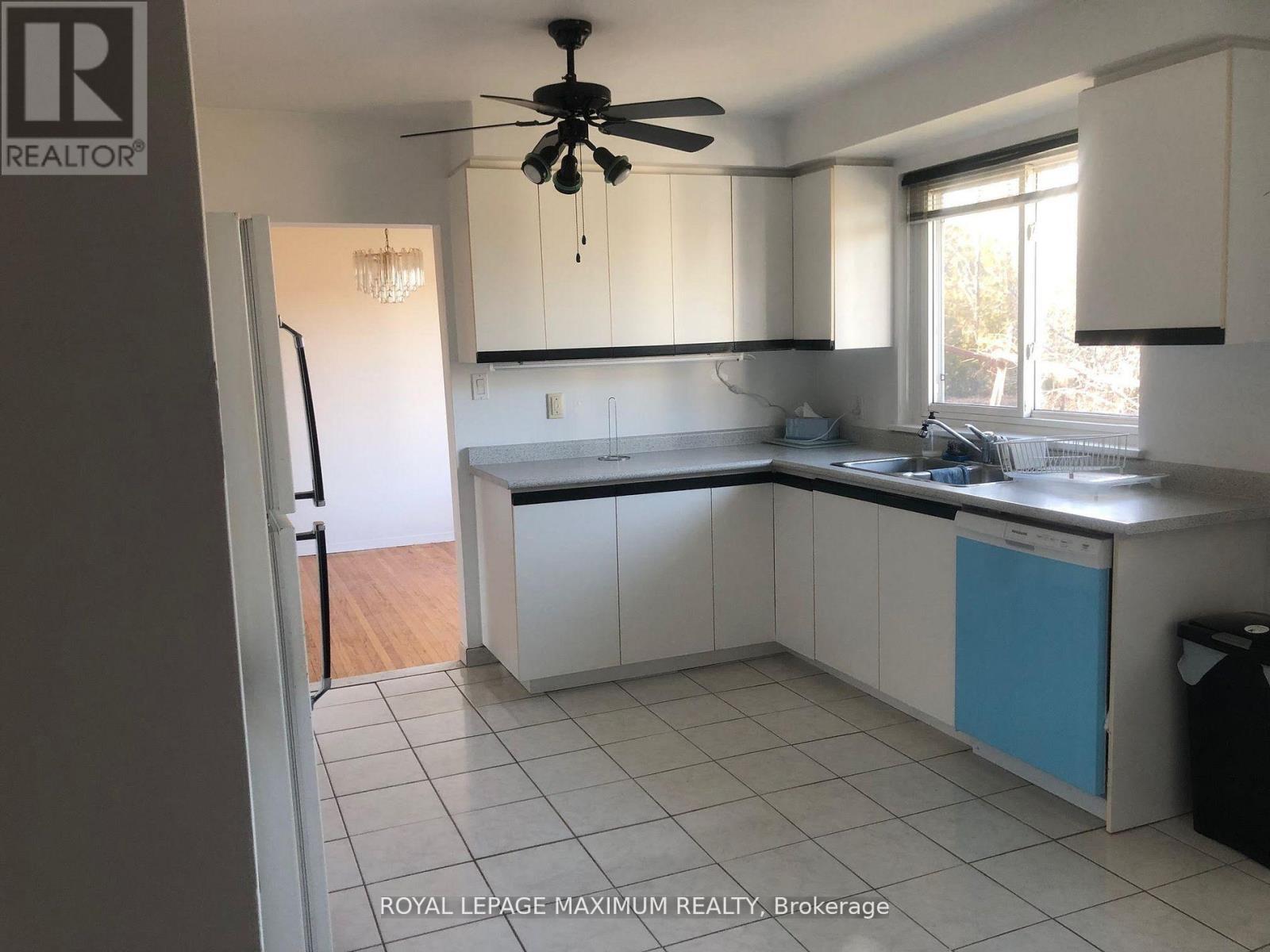 22 Diana Drive, King, ON - Indoor Photo Showing Kitchen With Double Sink