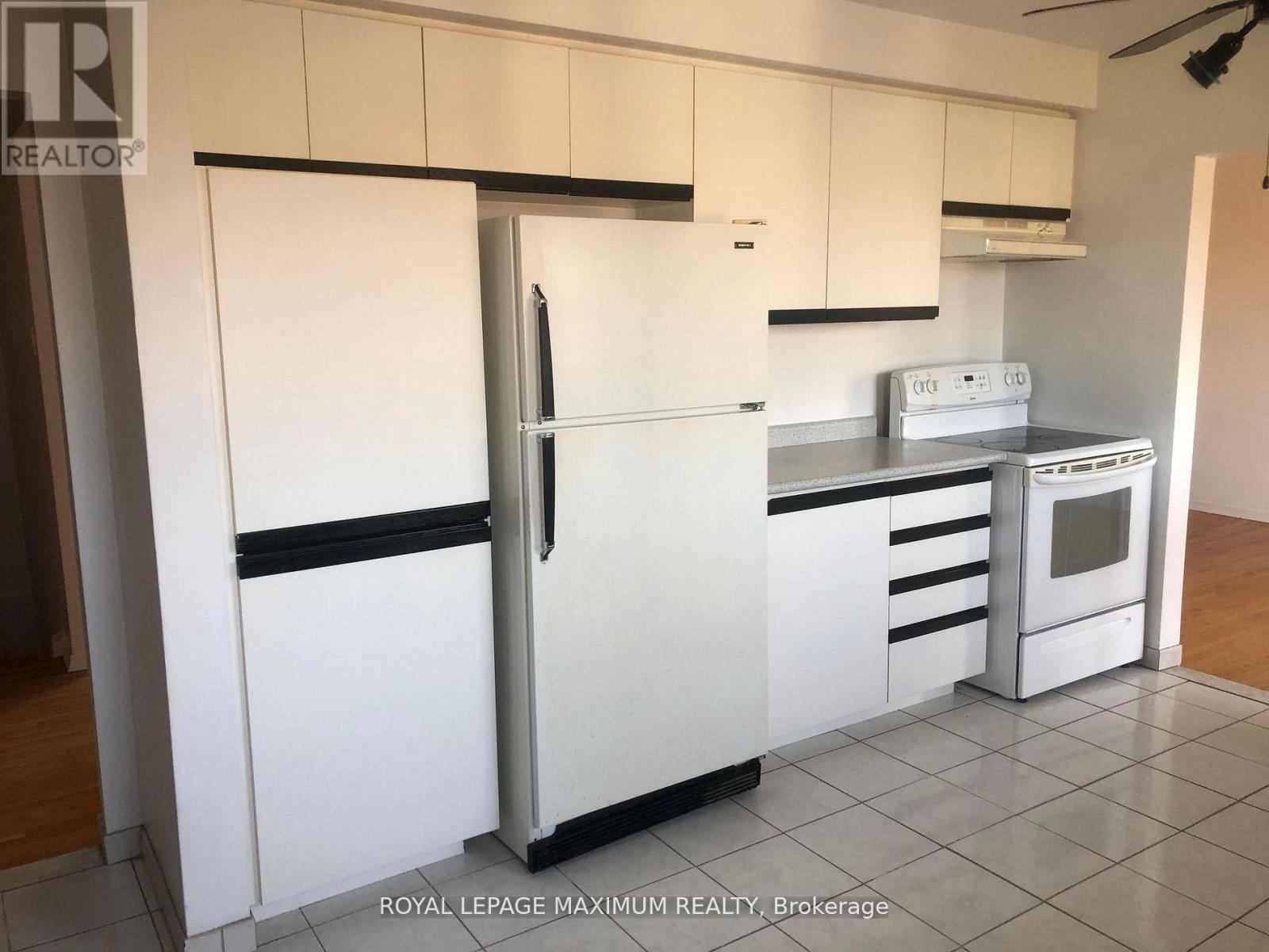 22 Diana Drive, King, ON - Indoor Photo Showing Kitchen