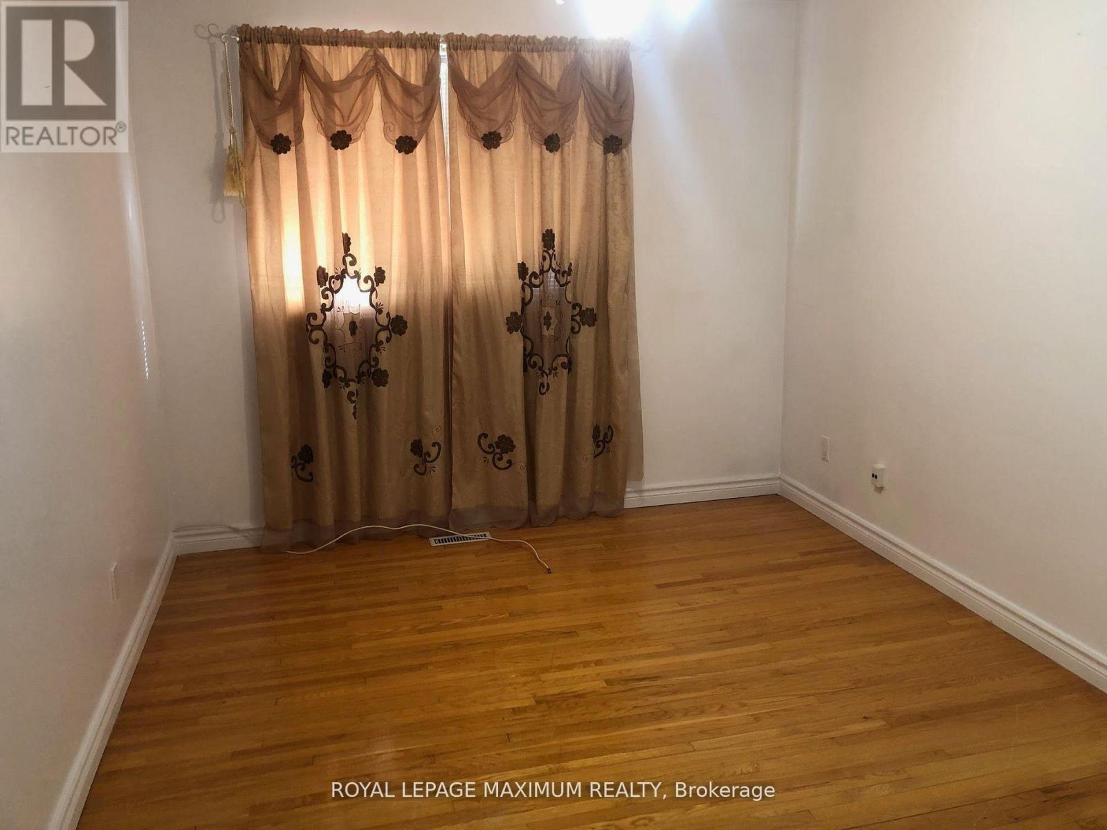 22 Diana Drive, King, ON - Indoor Photo Showing Other Room