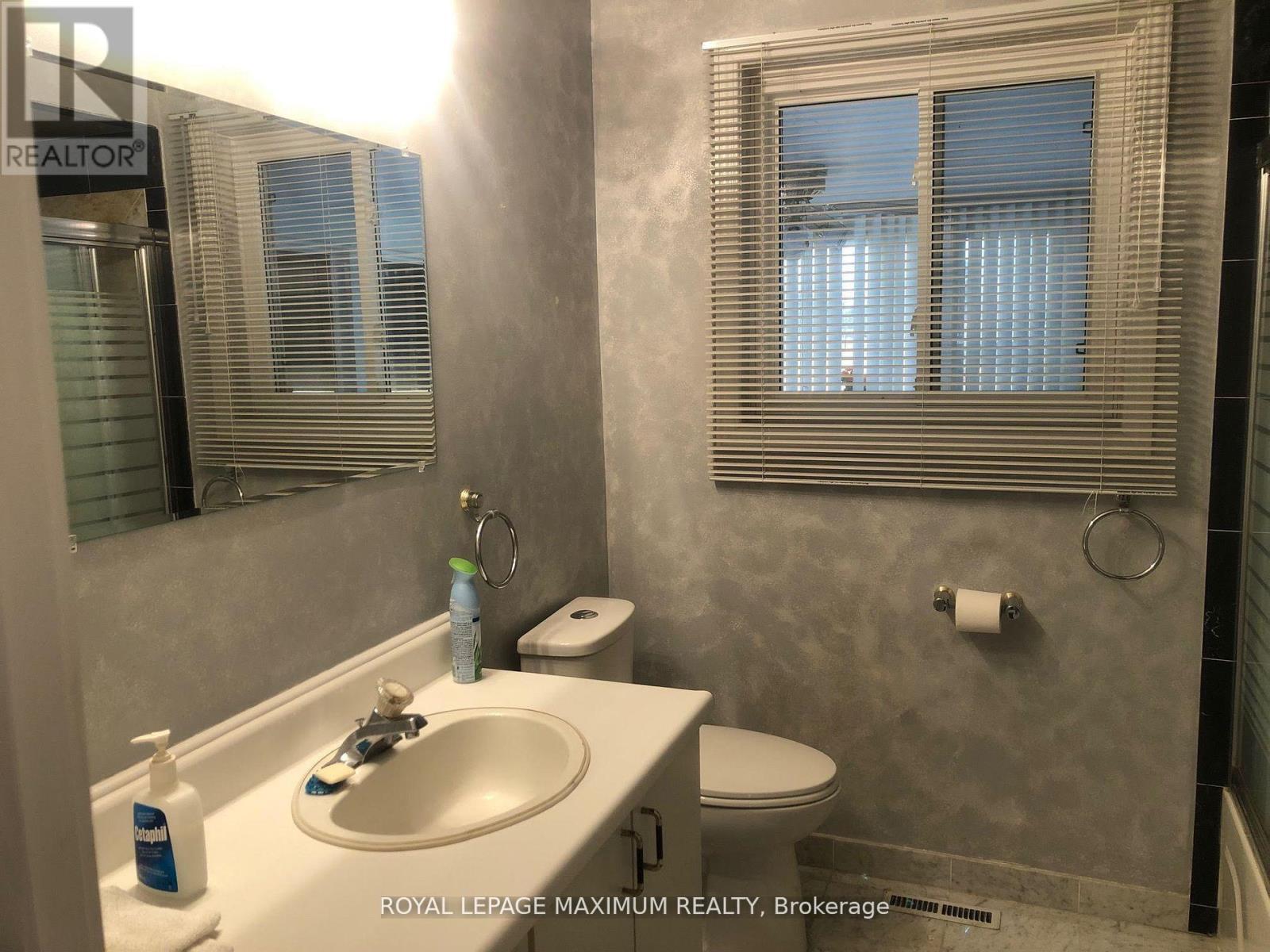 22 Diana Drive, King, ON - Indoor Photo Showing Bathroom