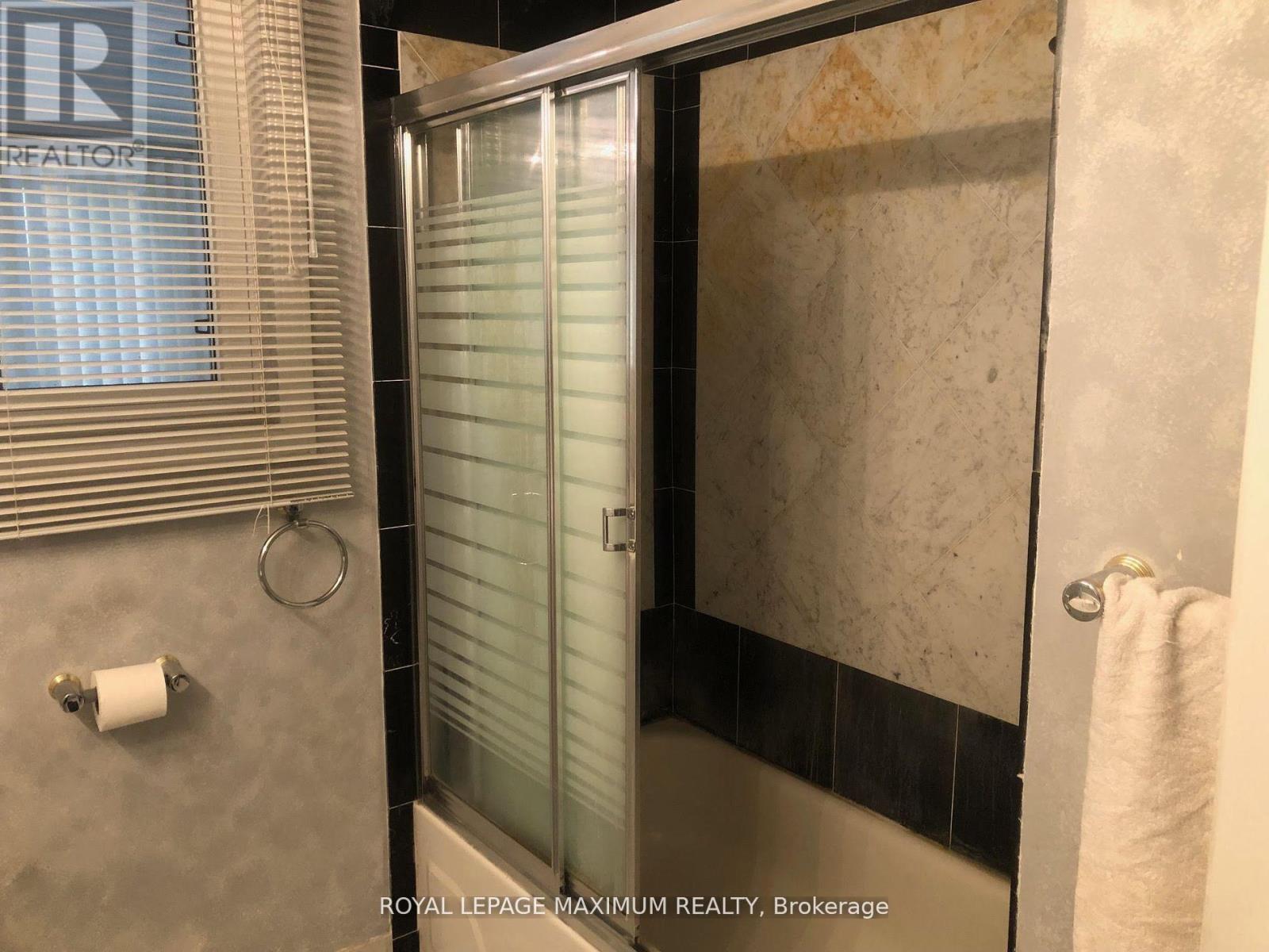 22 Diana Drive, King, ON - Indoor Photo Showing Bathroom