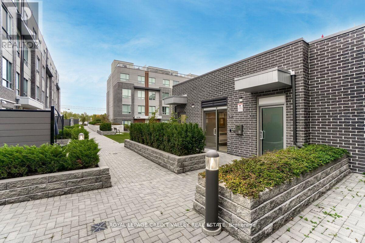 09 - 670 Atwater Avenue, Mississauga, ON - Outdoor