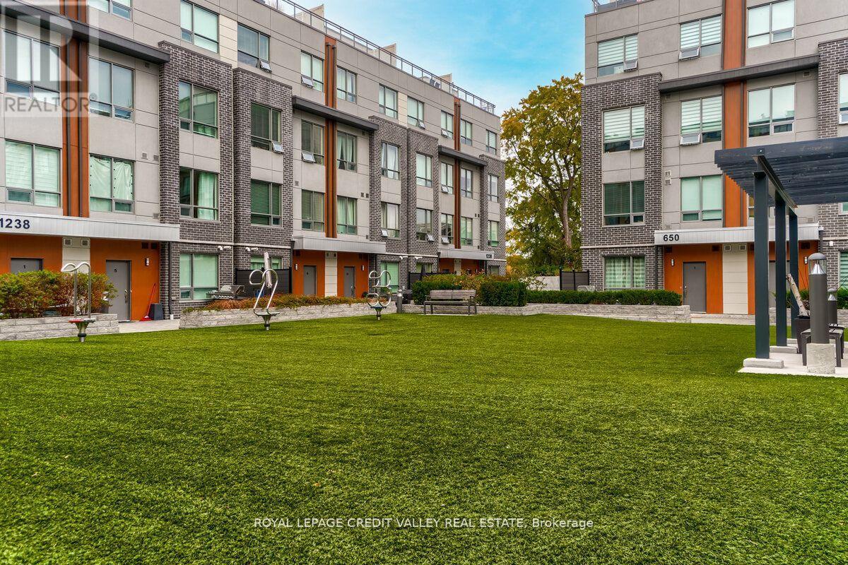 09 - 670 Atwater Avenue, Mississauga, ON - Outdoor With Facade