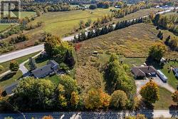 10 mins to Perth or Carleton Place -