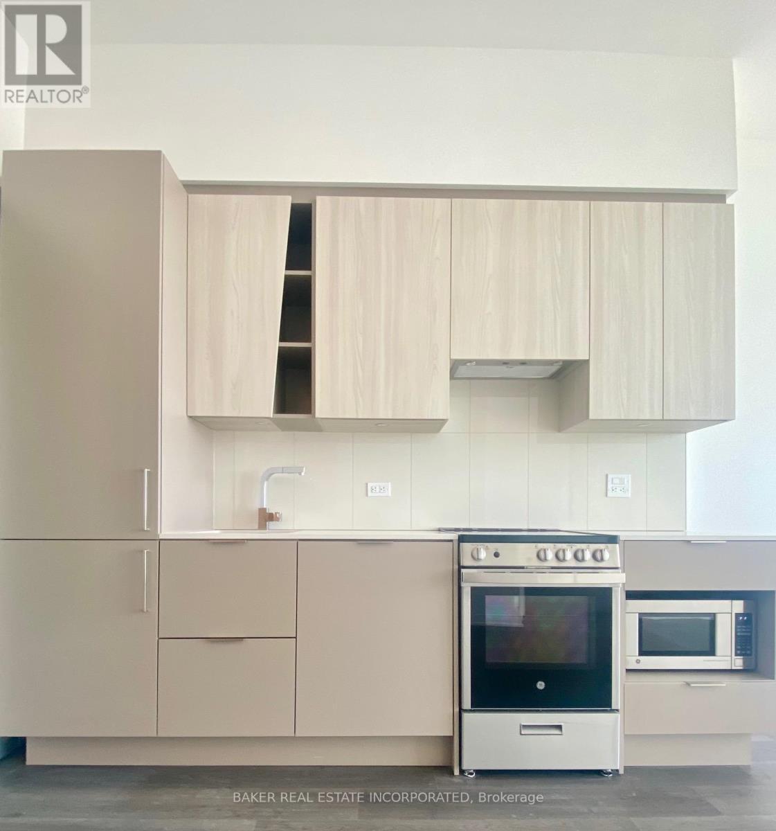 4807 - 3900 Confederation Parkway, Mississauga, ON - Indoor Photo Showing Kitchen
