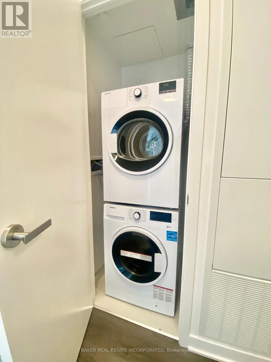 4807 - 3900 Confederation Parkway, Mississauga, ON - Indoor Photo Showing Laundry Room