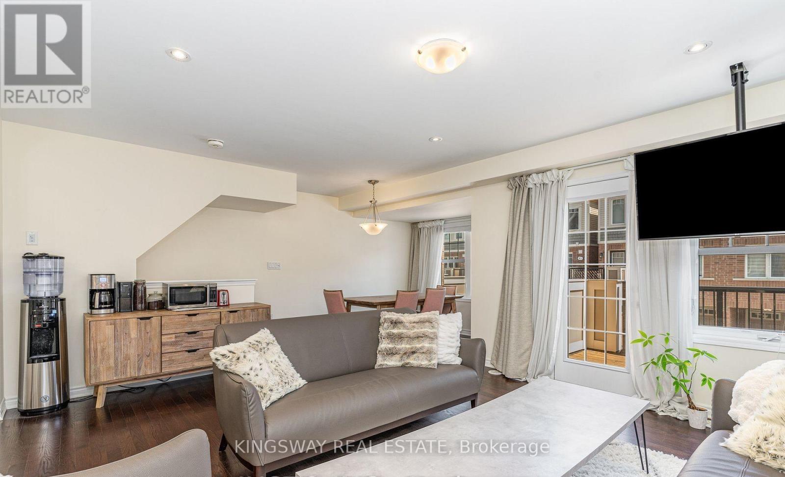 47 - 1000 Asleton Boulevard N, Milton, ON - Indoor Photo Showing Living Room