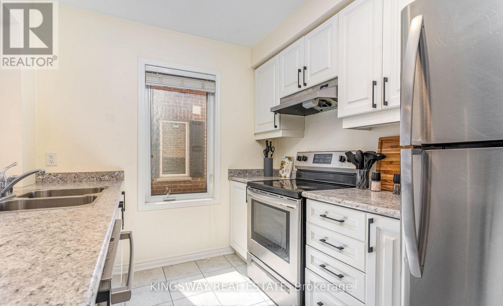 47 - 1000 Asleton Boulevard N, Milton, ON - Indoor Photo Showing Kitchen With Double Sink