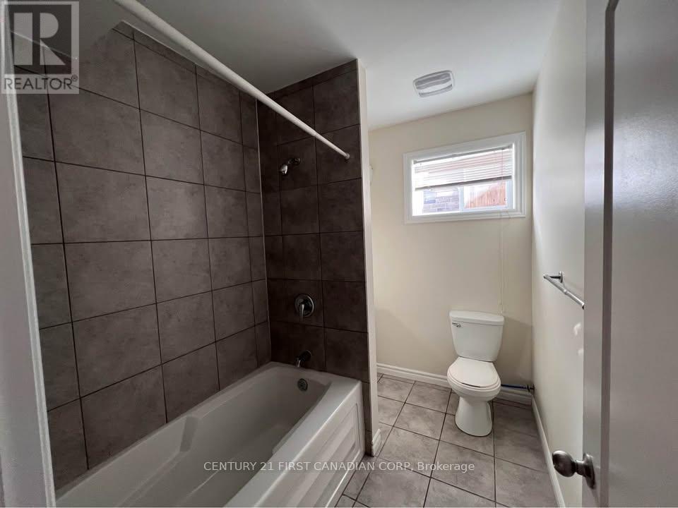 1813 Dalmagarry Drive, London North (North E), ON - Indoor Photo Showing Bathroom