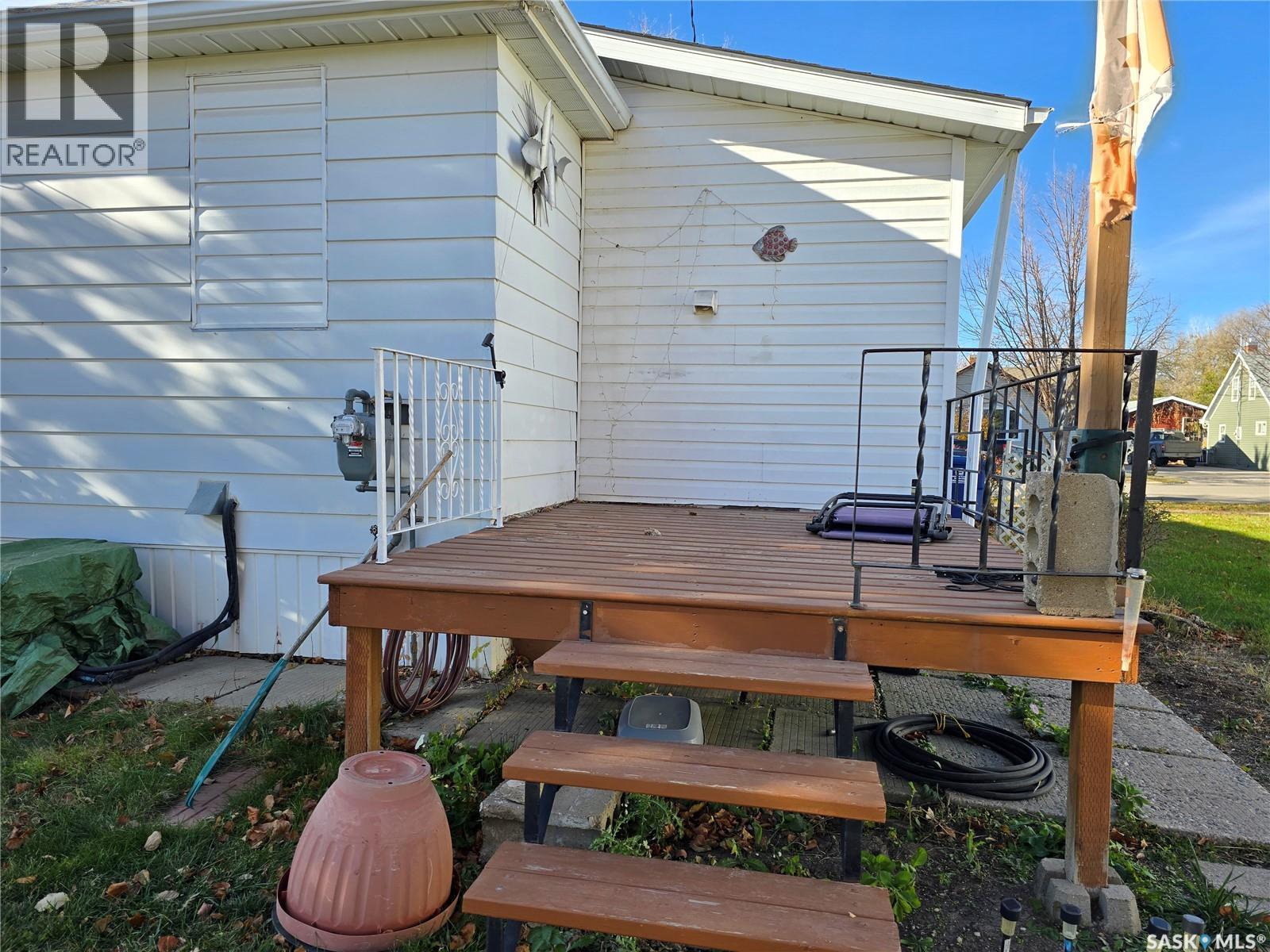 124 10Th Street, Weyburn, SK - Outdoor With Deck Patio Veranda With Exterior