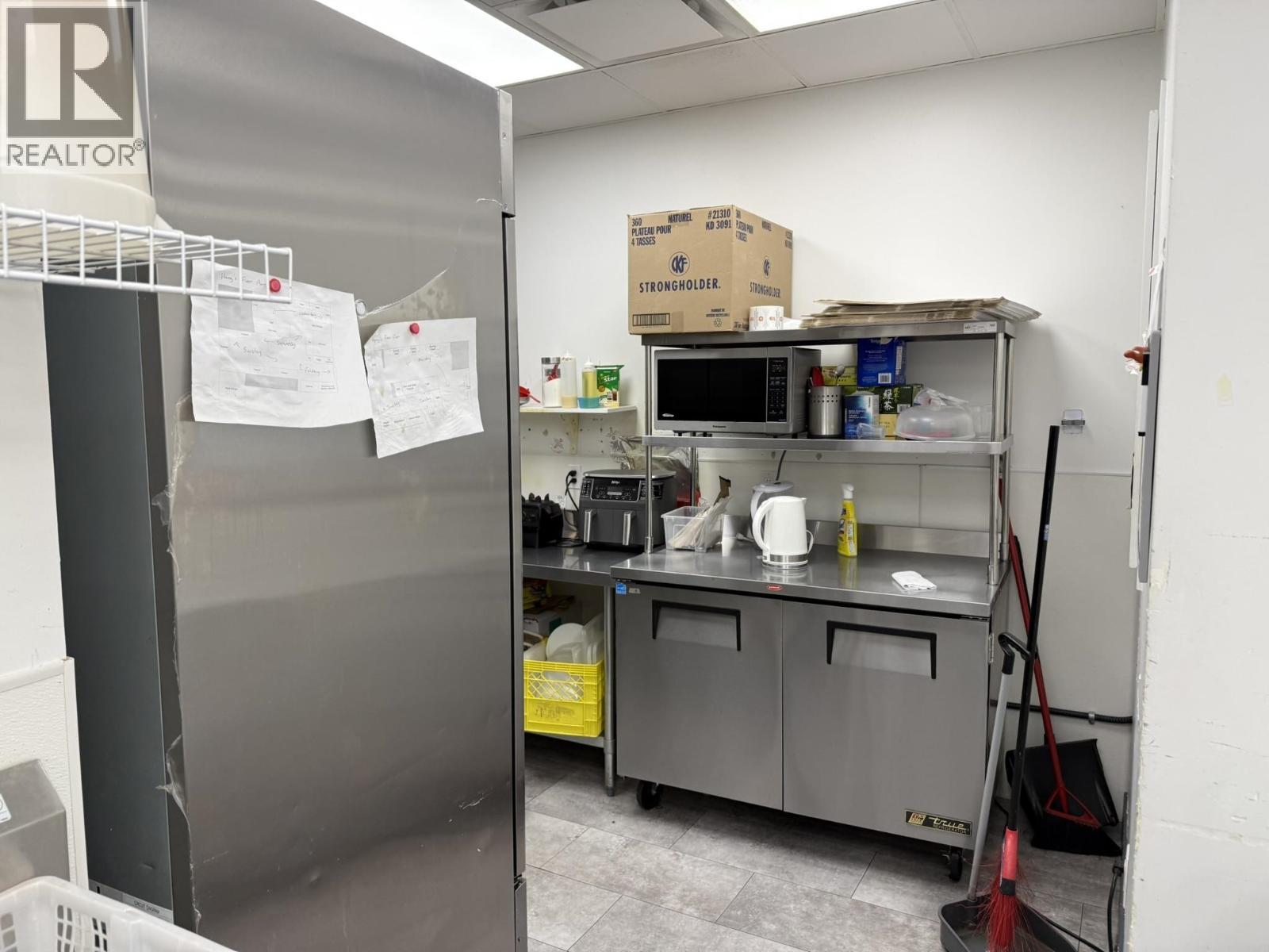 102 1668 W Broadway, Vancouver, BC