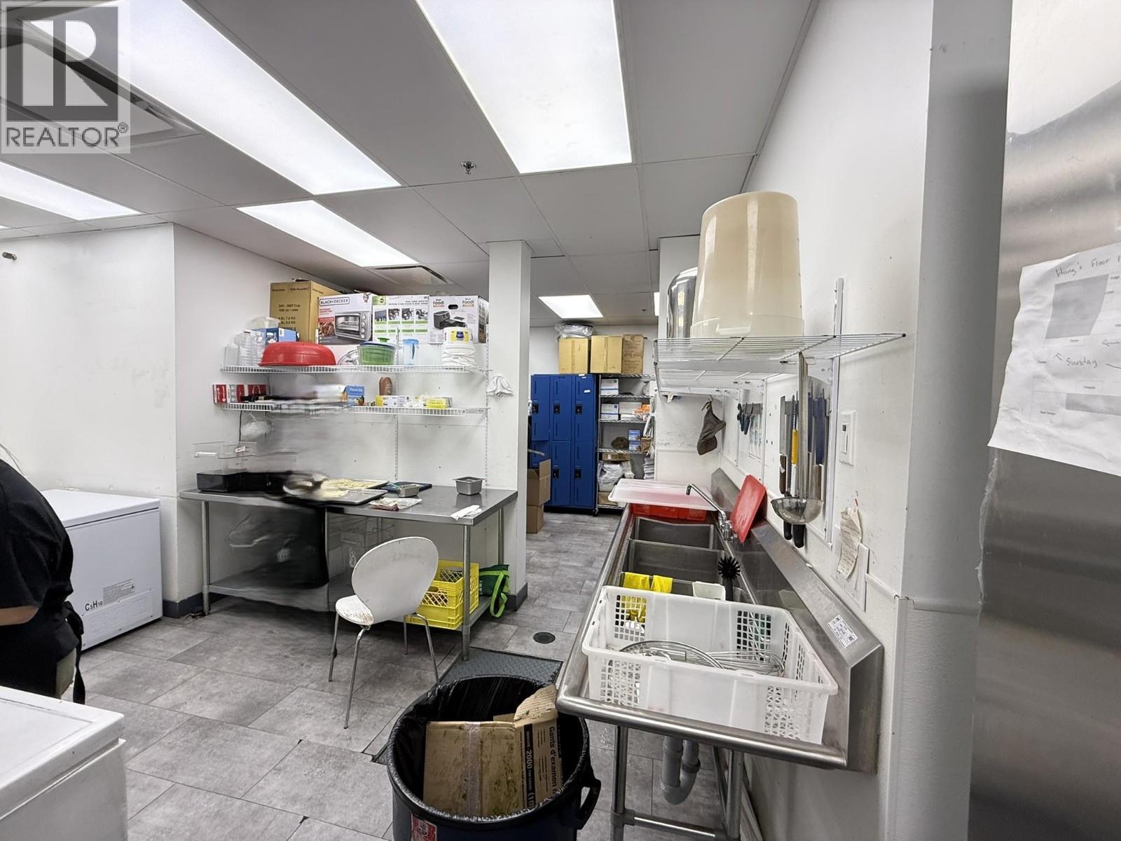 102 1668 W Broadway, Vancouver, BC