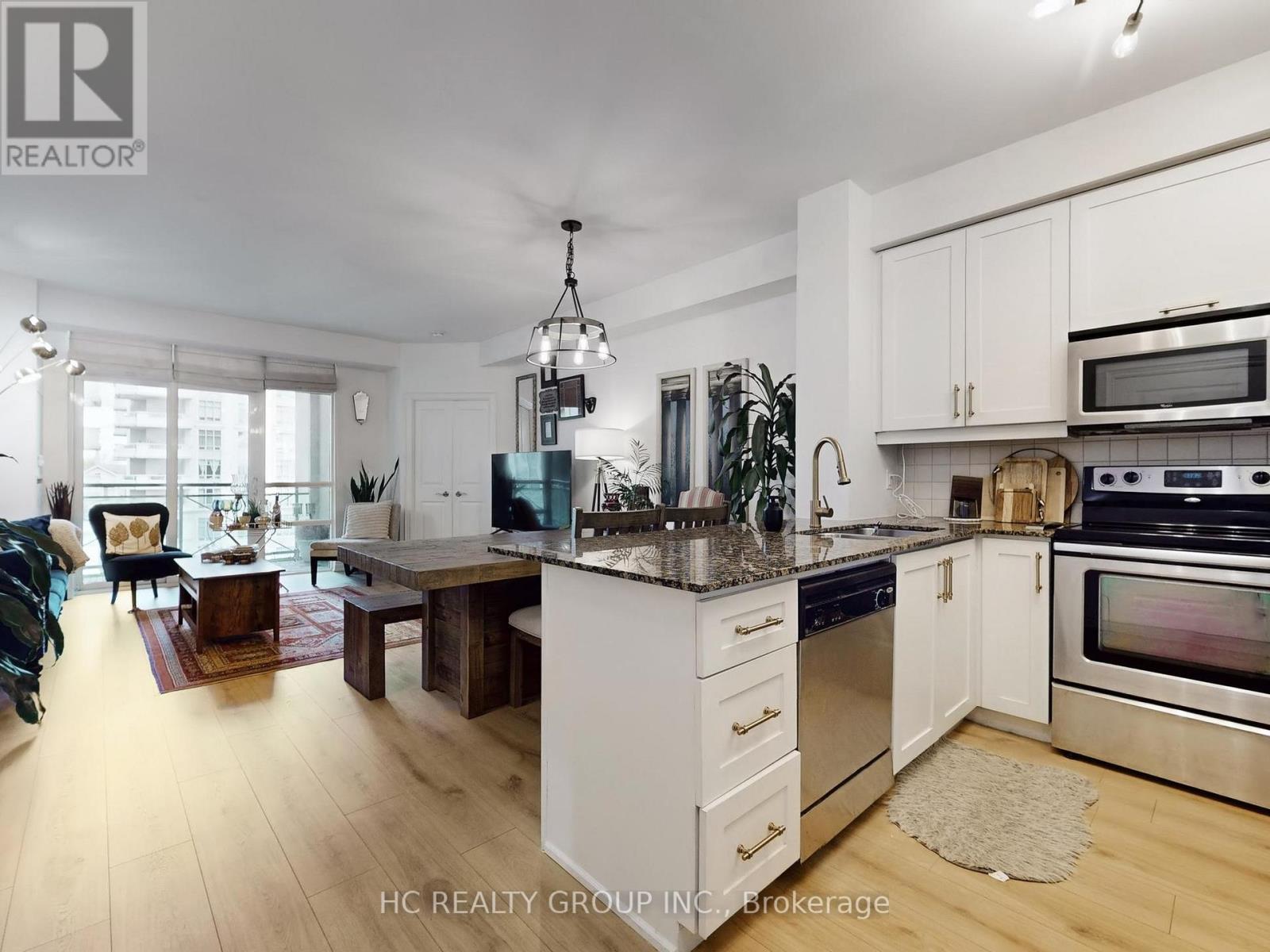 519 - 10 Bloorview Place, Toronto, ON - Indoor Photo Showing Kitchen