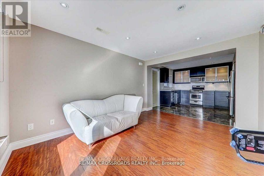 Lower U - 9 Redland Crescent E, Toronto, ON - Indoor