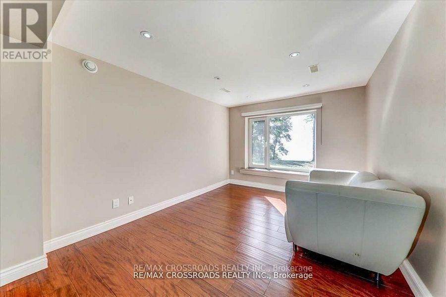 Lower U - 9 Redland Crescent E, Toronto, ON - Indoor Photo Showing Other Room