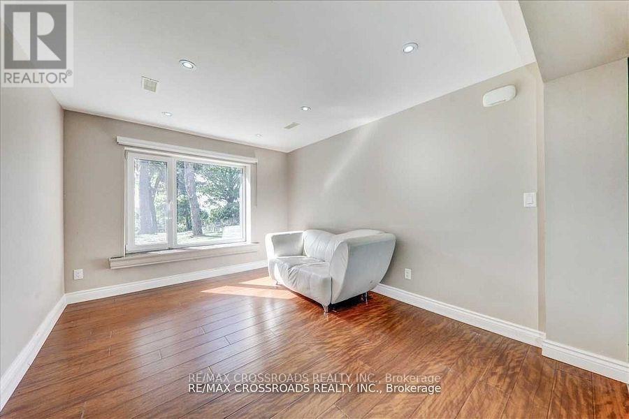 Lower U - 9 Redland Crescent E, Toronto, ON - Indoor Photo Showing Other Room