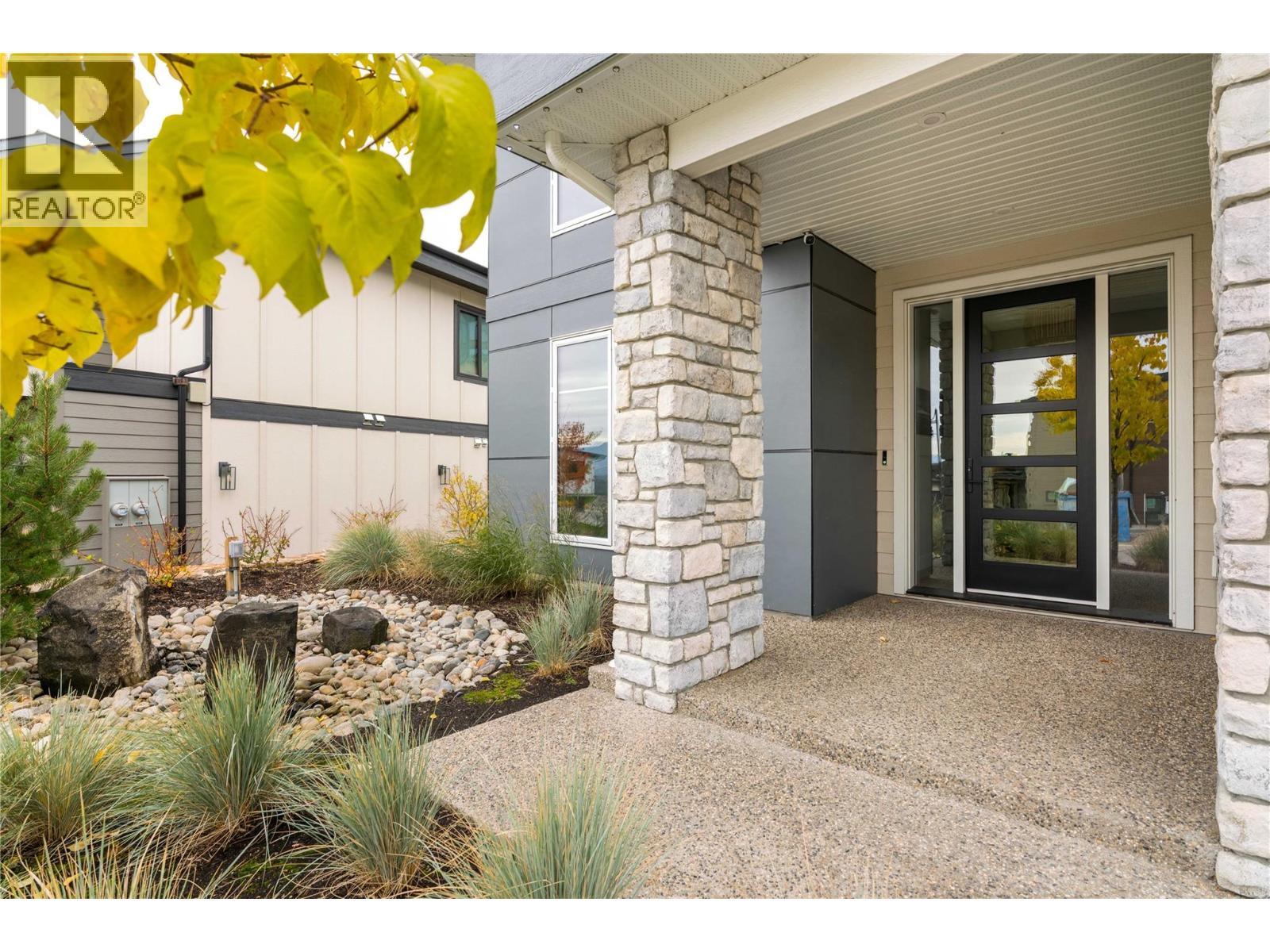 1131 Collinson Court, Kelowna, BC - Outdoor With Exterior