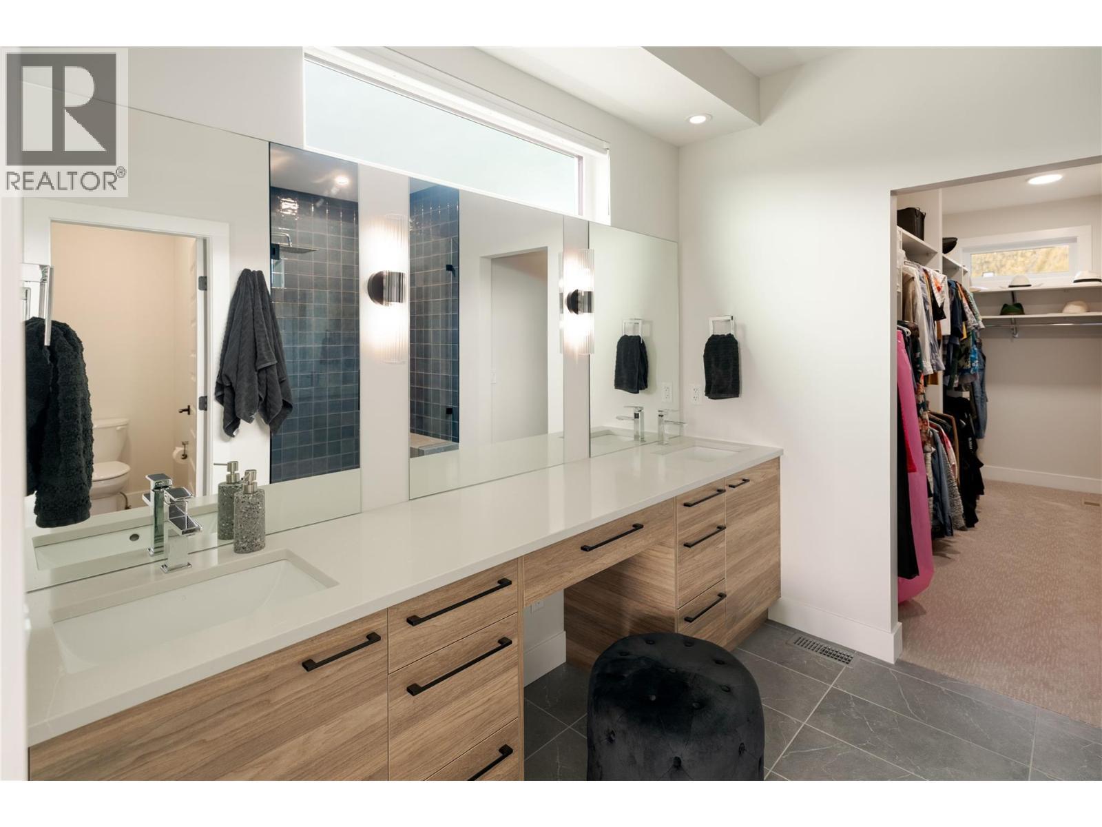 1131 Collinson Court, Kelowna, BC - Indoor Photo Showing Bathroom