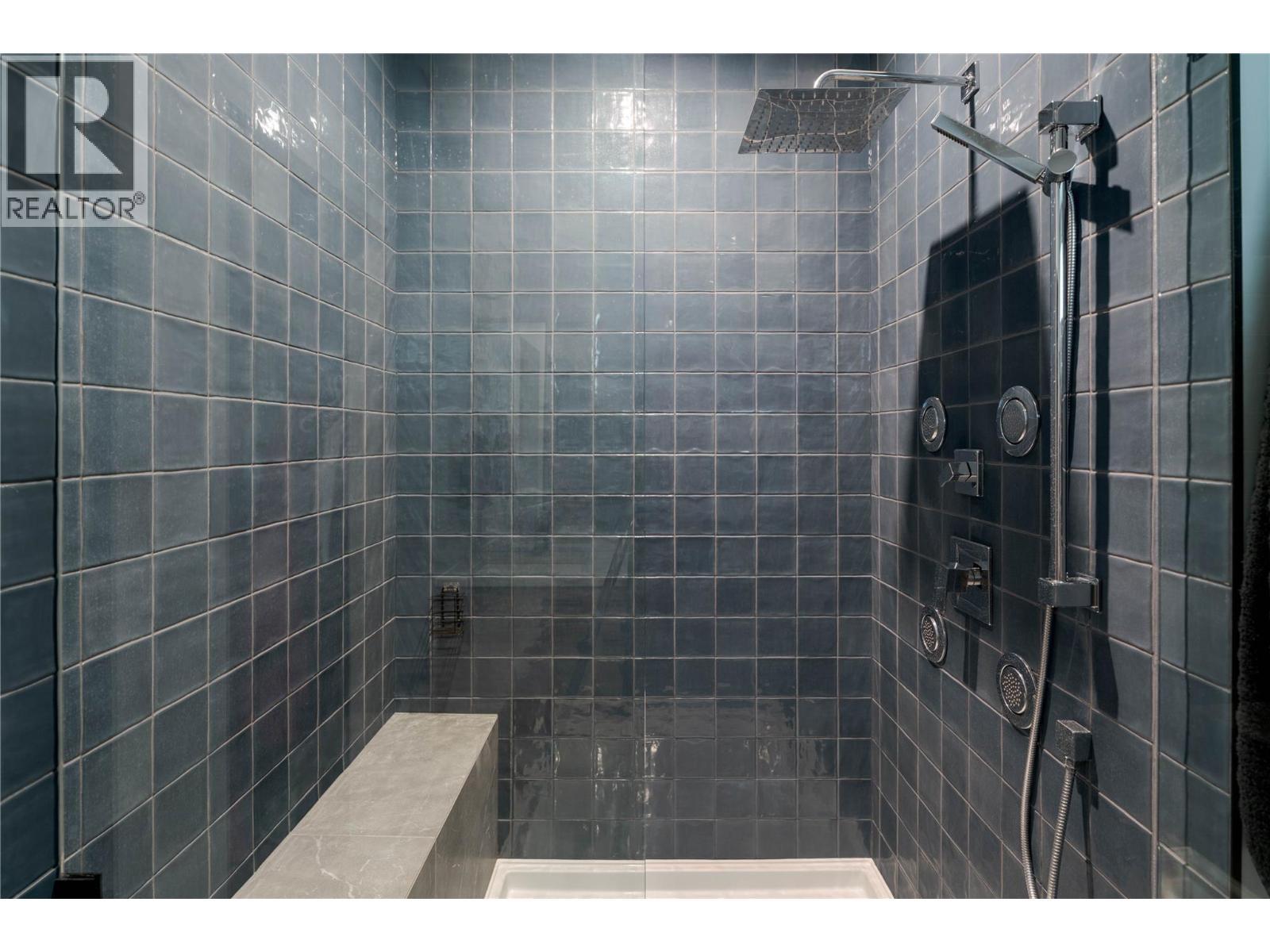 1131 Collinson Court, Kelowna, BC - Indoor Photo Showing Bathroom