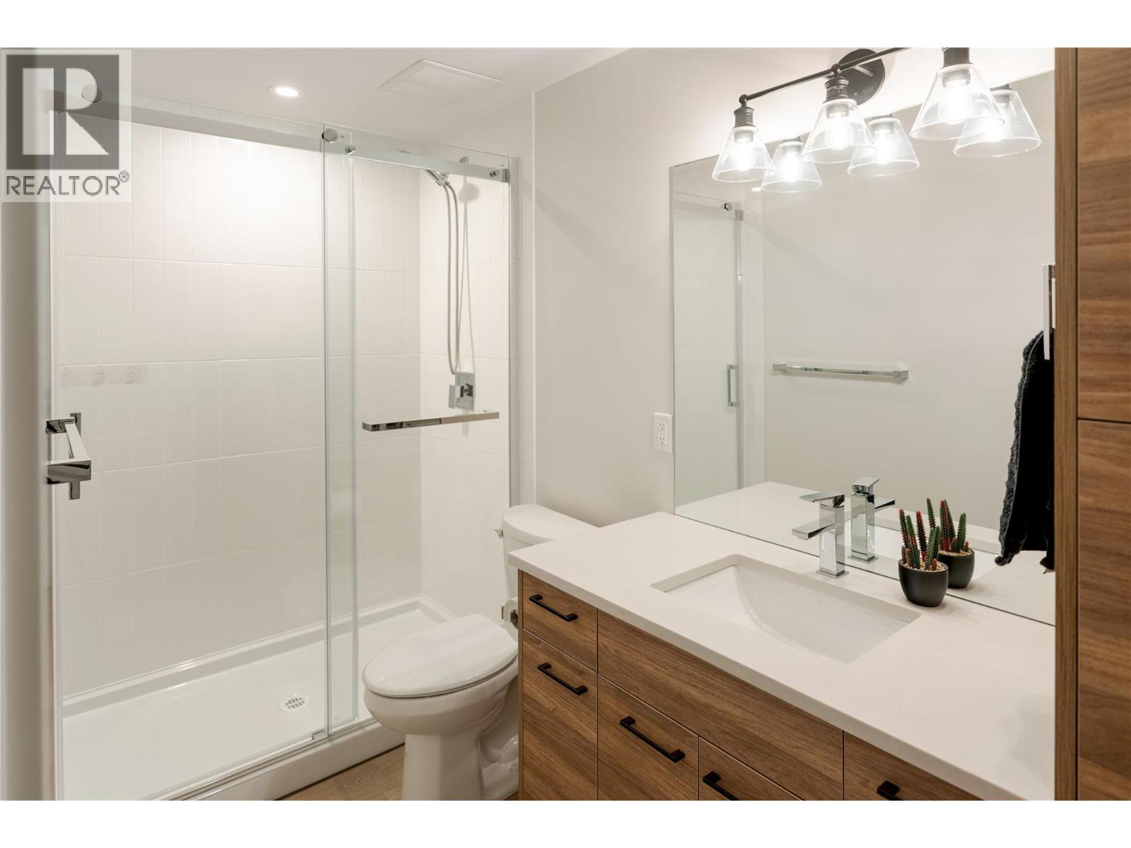1131 Collinson Court, Kelowna, BC - Indoor Photo Showing Bathroom