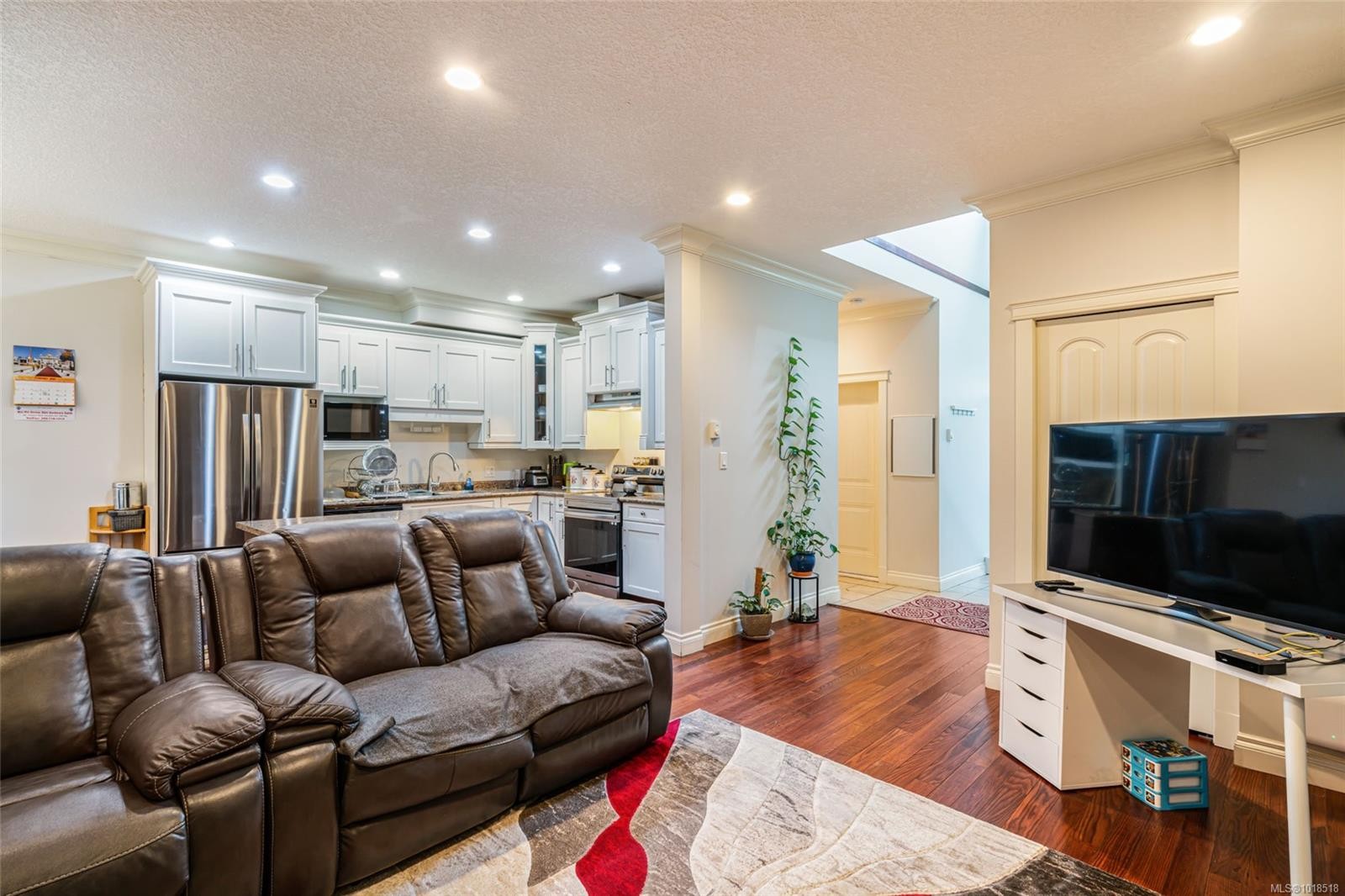 101-5186 Dunster Rd, Nanaimo, BC - Indoor Photo Showing Living Room