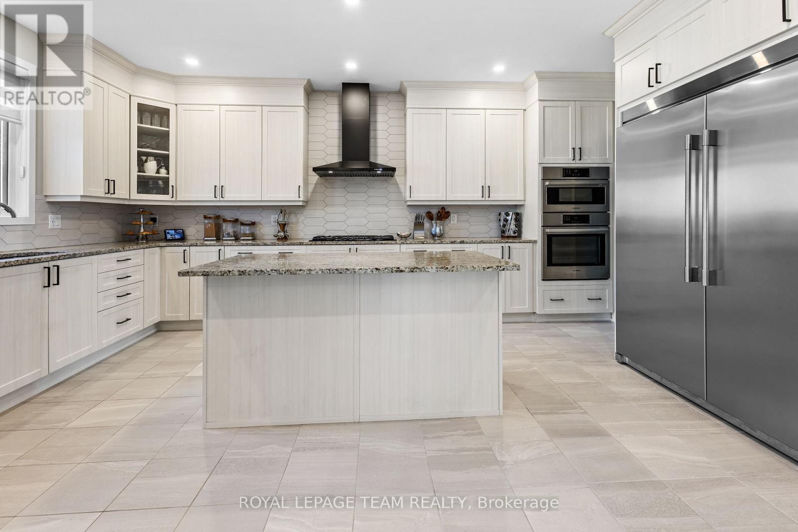 28 Dun Skipper Drive, Ottawa, ON - Indoor Photo Showing Kitchen With Upgraded Kitchen